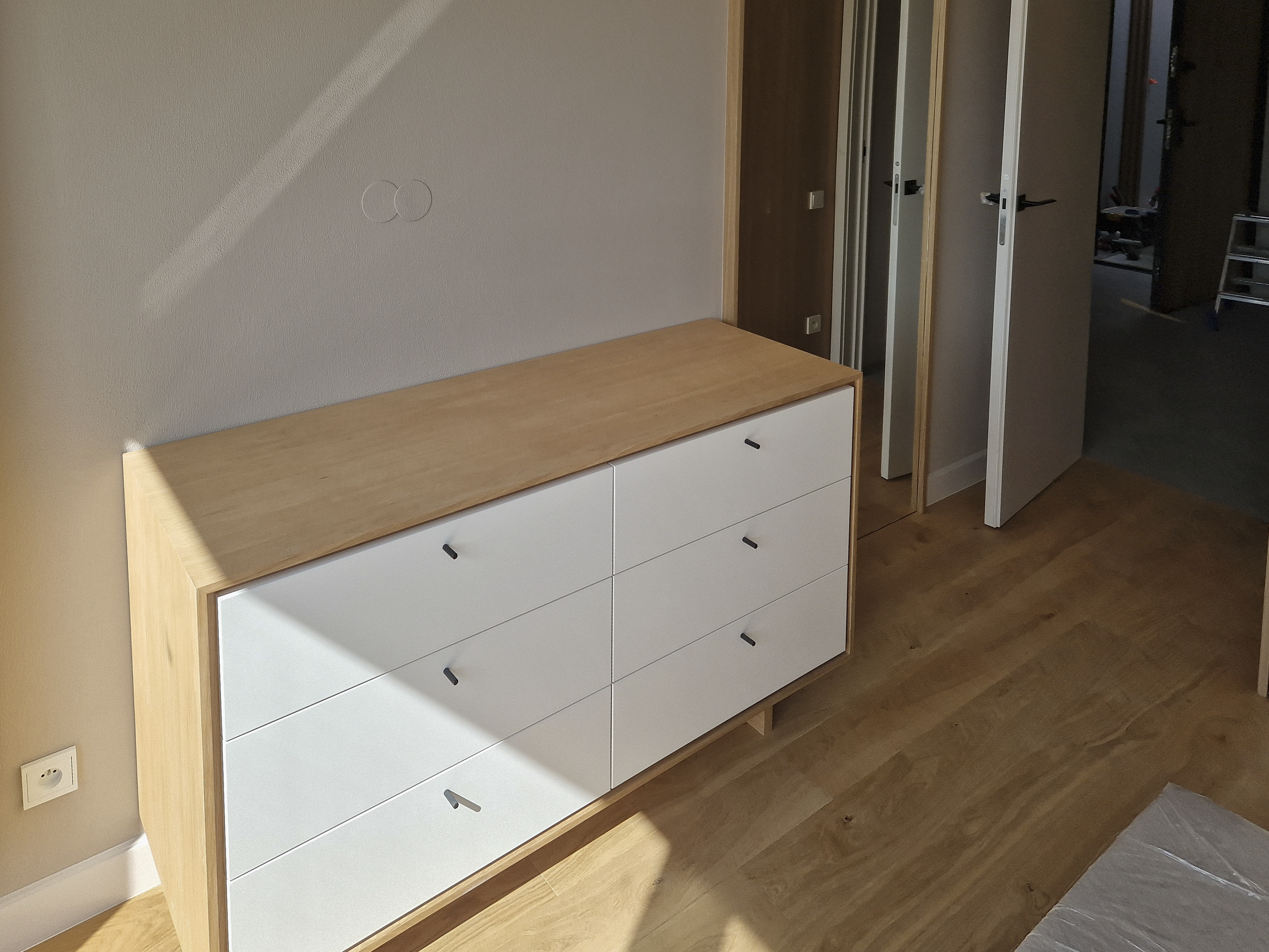 merchel-stolarka-gdynia-apartment-09-detail-chest.png