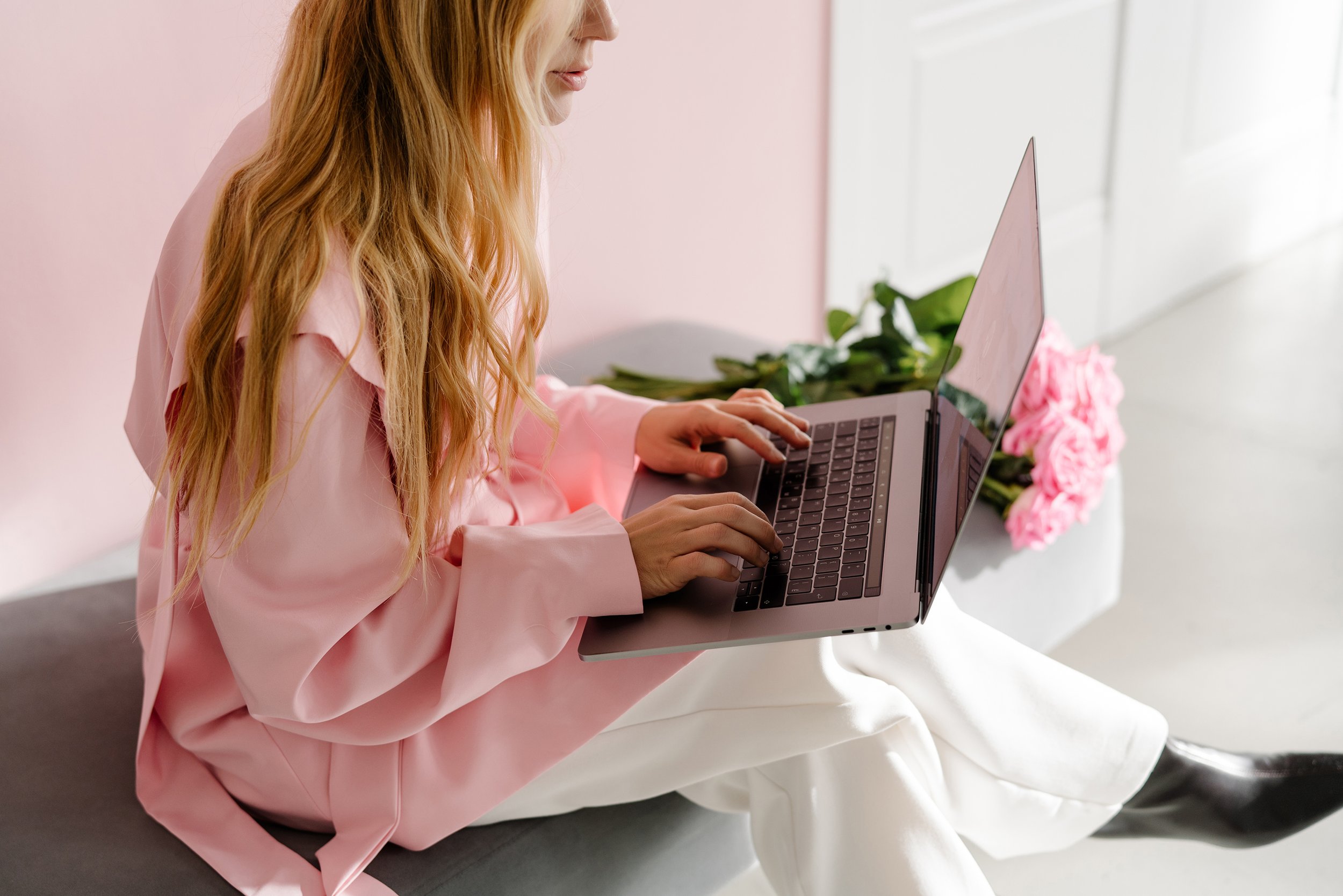 entrepreneur using canva hacks on laptop