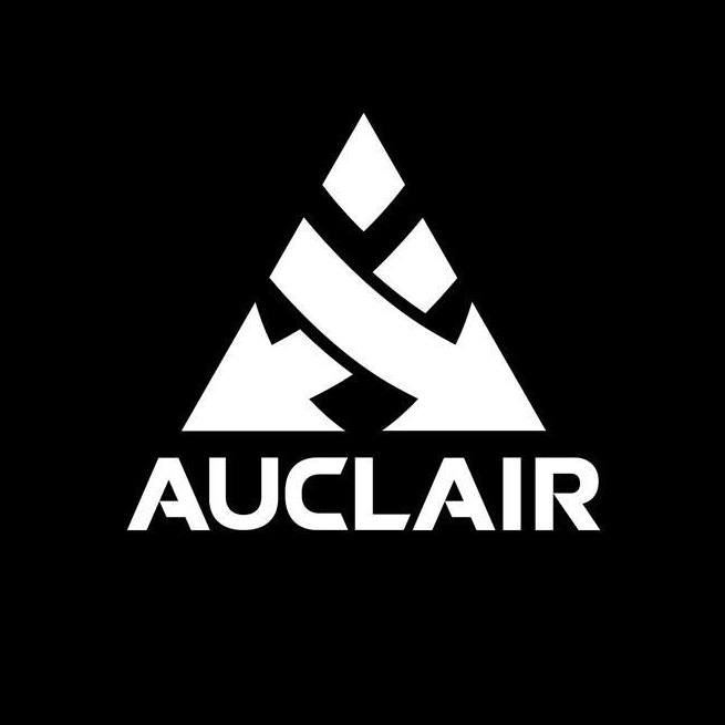 Logo noir et blanc avec un sommet de montagne stylisé et le texte 'AUCLAIR' en dessous.