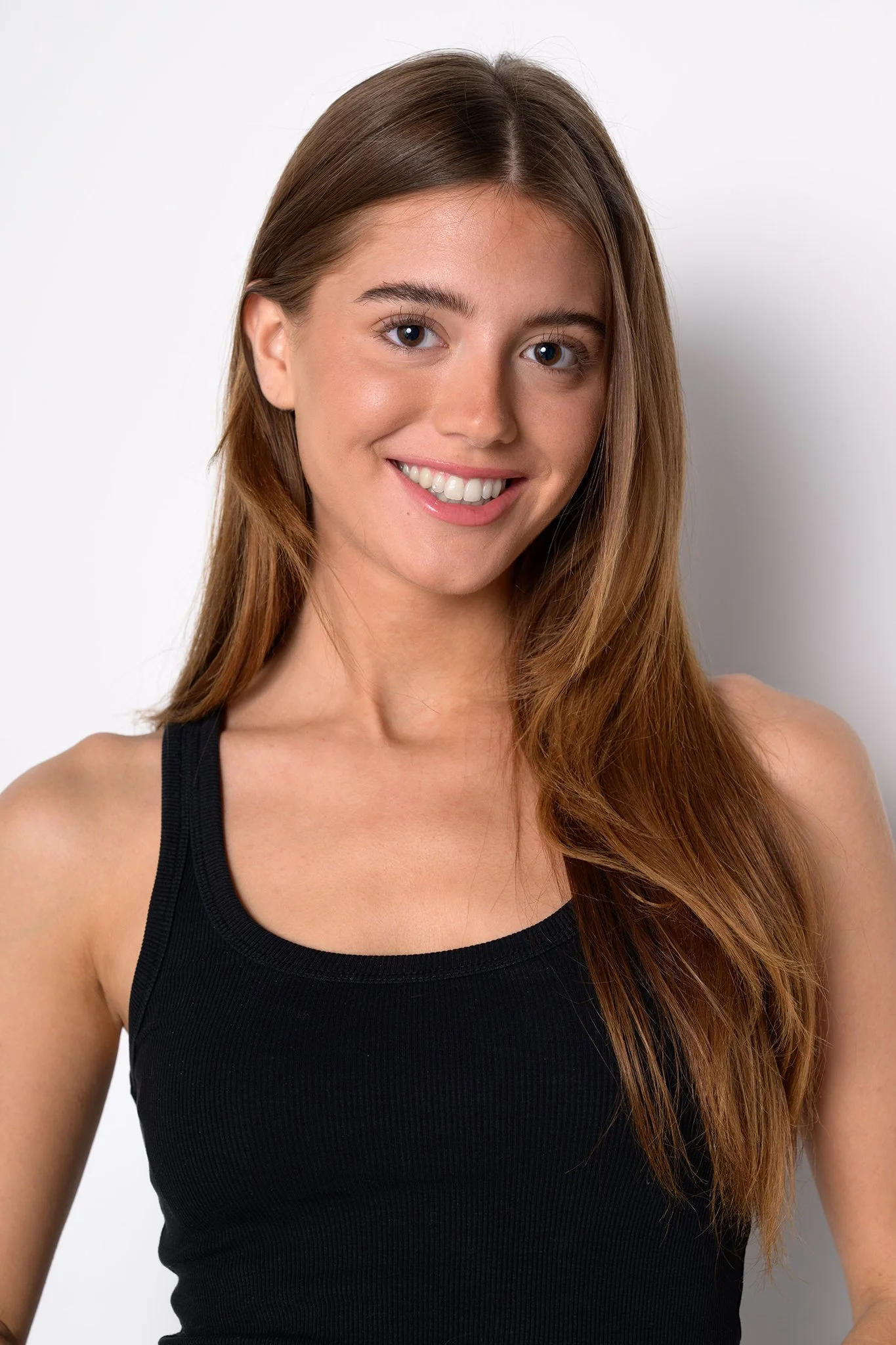 Natürliches lächelndes Model Digital Portrait im Peter Becher Studio Nürnberg