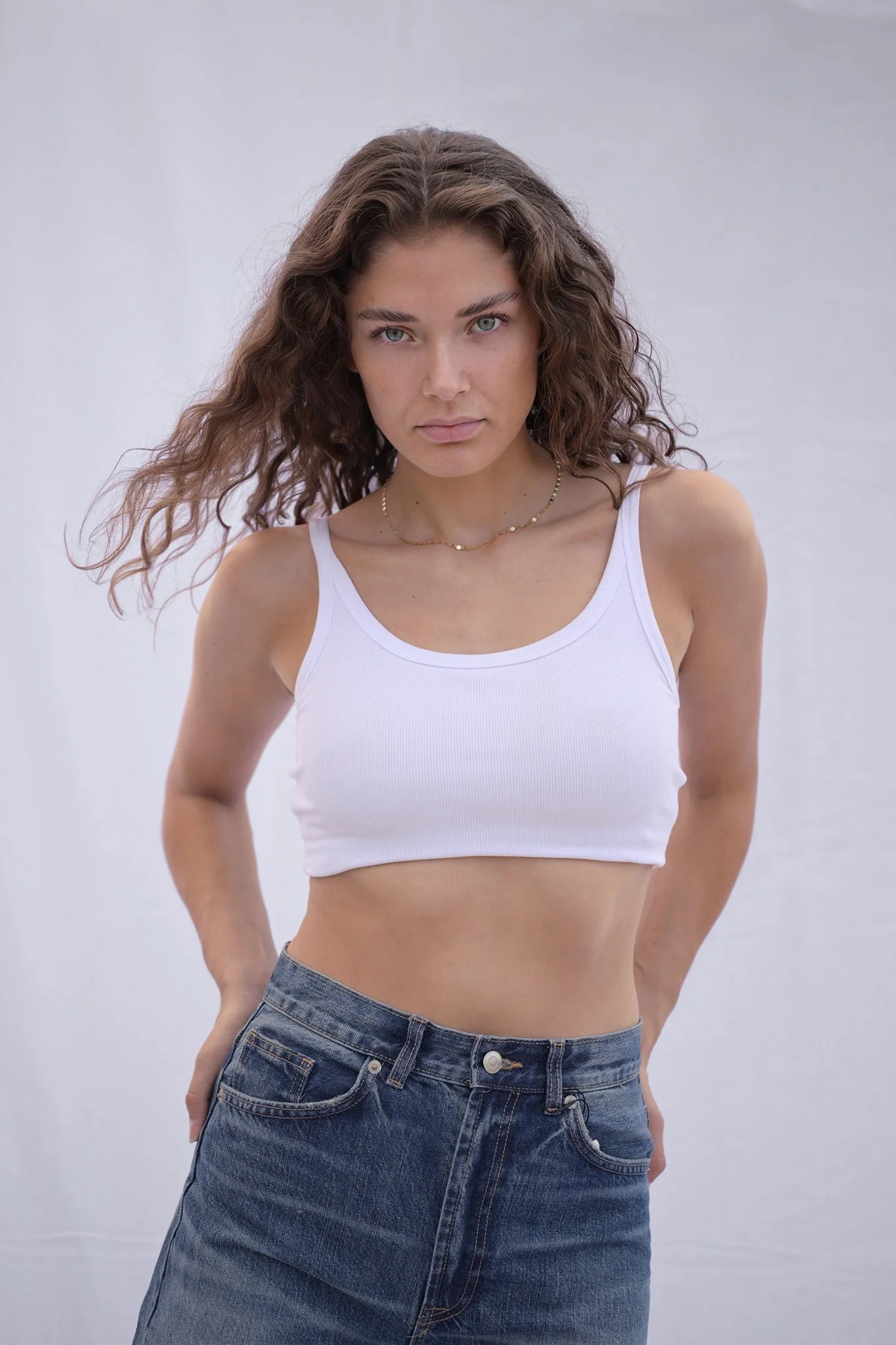 Model Digital von Tessa mit natürlichem Styling zur aktuellen Darstellung für Modelagenturen und Portfolio-Updates. PROSPORTMODELS