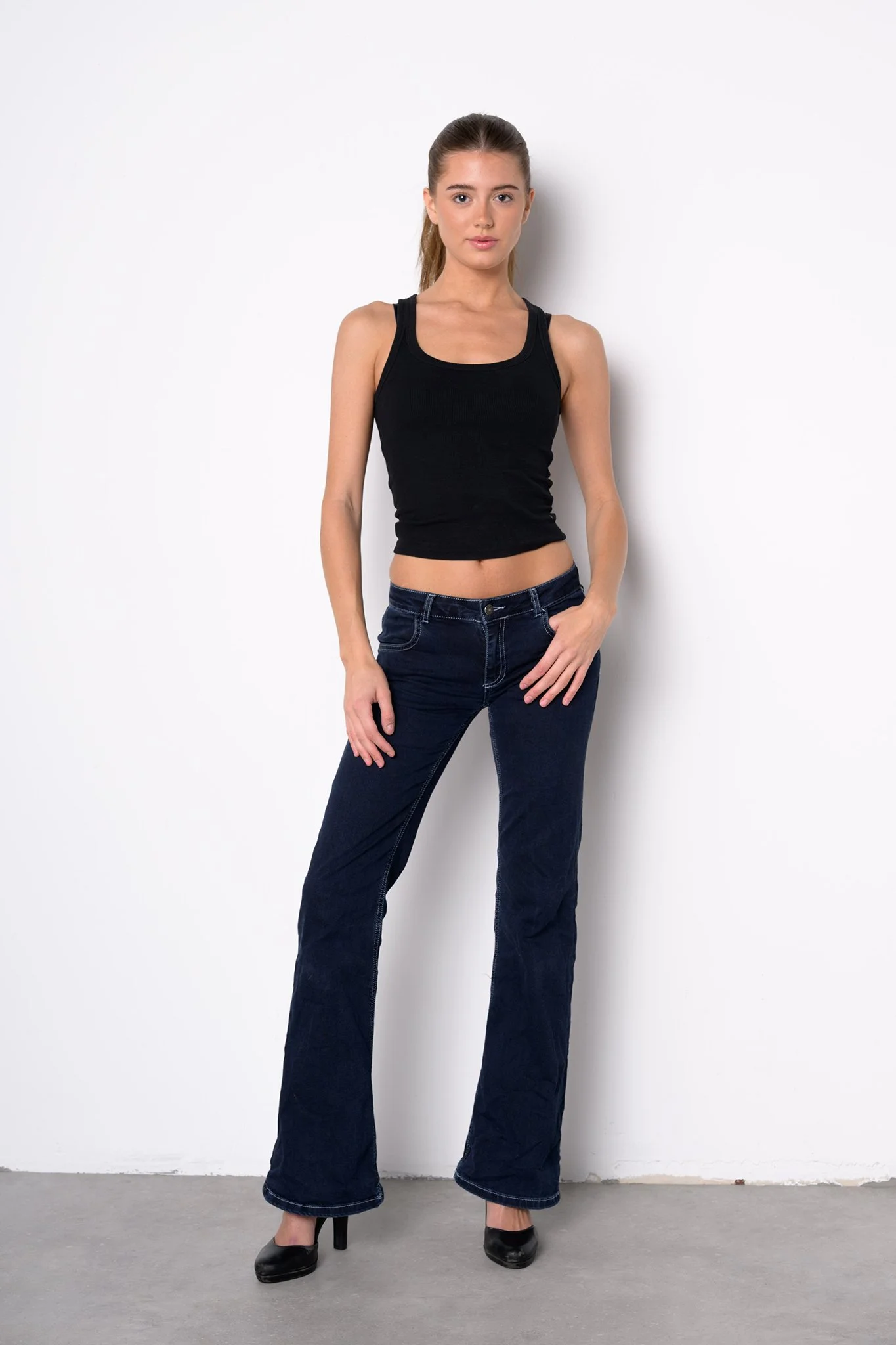 Ganzkörper Model Digital in schlichtem Outfit für Modelagenturen und Castings in Nürnberg