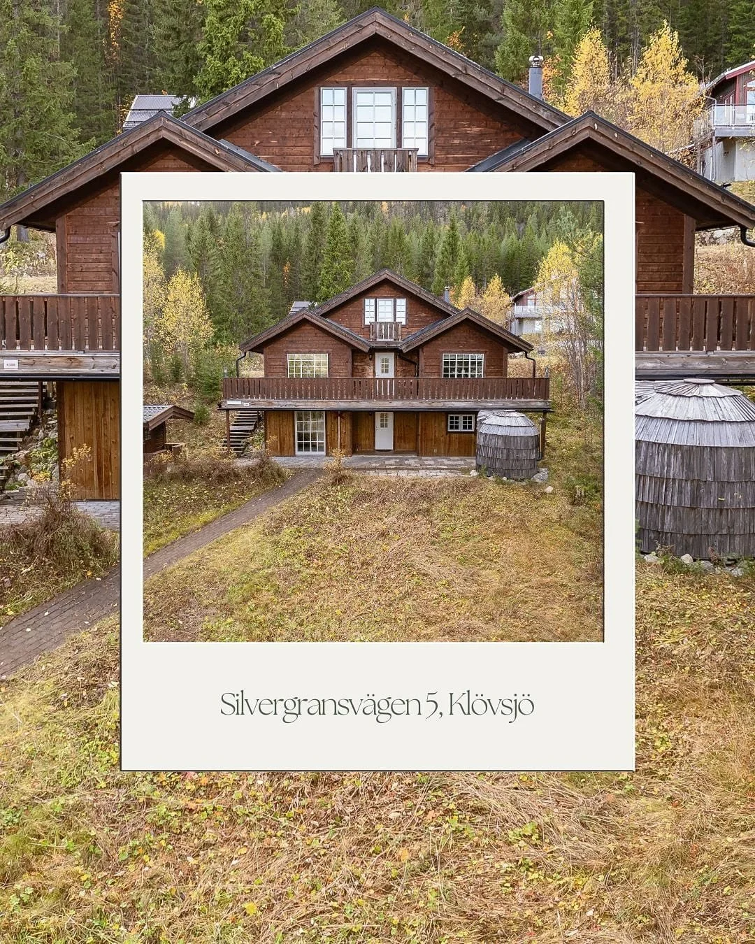 Alpstuga i Kl&ouml;vsj&ouml; f&aring;ngad p&aring; bild genom byMalott✨V&auml;lkommen till denna charmiga suterr&auml;ngstuga p&aring; Silvergransv&auml;gen 5 i Kl&ouml;vsj&ouml;. Som bostadsfotograf handlar mitt jobb om mer &auml;n att ta bilder. De