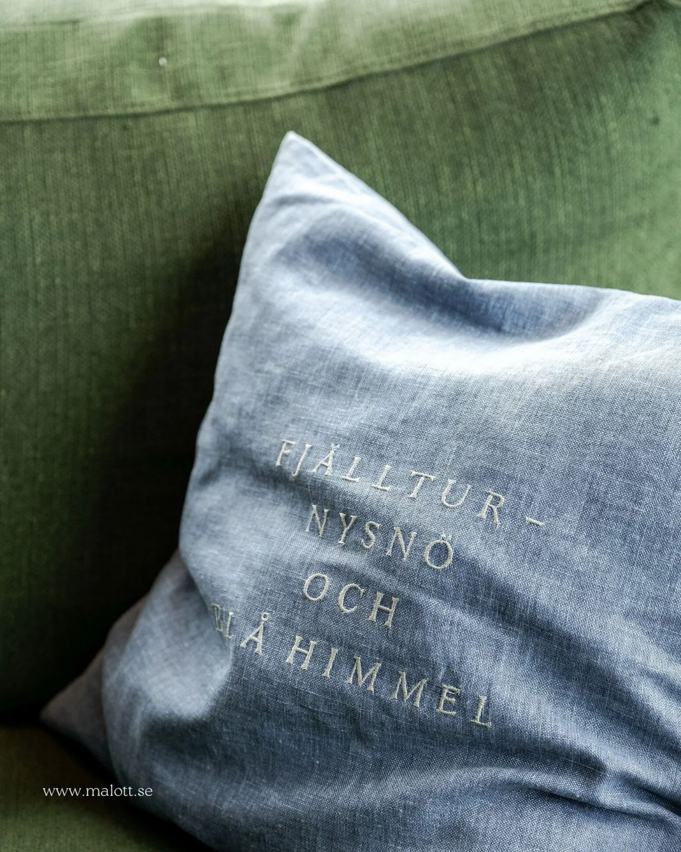 Den h&auml;r kudden l&aring;g i en ursnygg gr&ouml;n soffa i ett hus d&auml;r &rdquo;k&auml;nslan&rdquo; infann sig direkt. Det h&auml;r blev en bra dag p&aring; jobbet.

N&auml;r uppdraget f&aring;r tiden att stanna. N&auml;r l&auml;get &auml;r n&ar