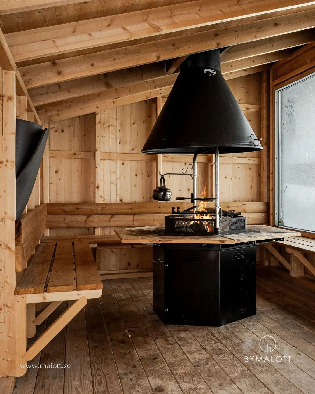 Ofta &auml;r det inte de stora sakerna som avg&ouml;r, utan det lilla extra. Det som f&aring;r n&aring;gon att stanna upp, k&auml;nna in och b&ouml;rja f&ouml;rest&auml;lla sig livet d&auml;r.

Ibland &auml;r det m&ouml;jligheten till en lugn arbetsp