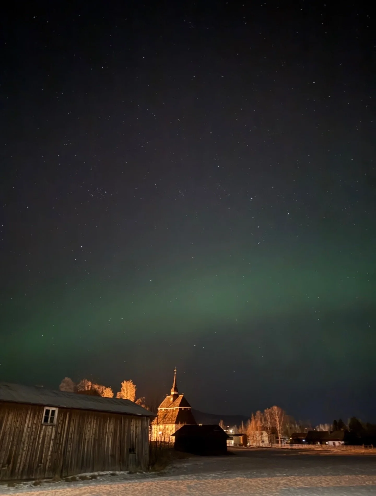&Auml;r p&aring; s&aring; m&aring;nga vis tacksam f&ouml;r hundarna. I kv&auml;ll lite extra glad &aring;t de sena promenaderna. N&auml;r v&auml;rlden &auml;r tyst, stegen &auml;r l&aring;ngsamma och himlen pl&ouml;tsligt b&ouml;rjar r&ouml;ra sig i 