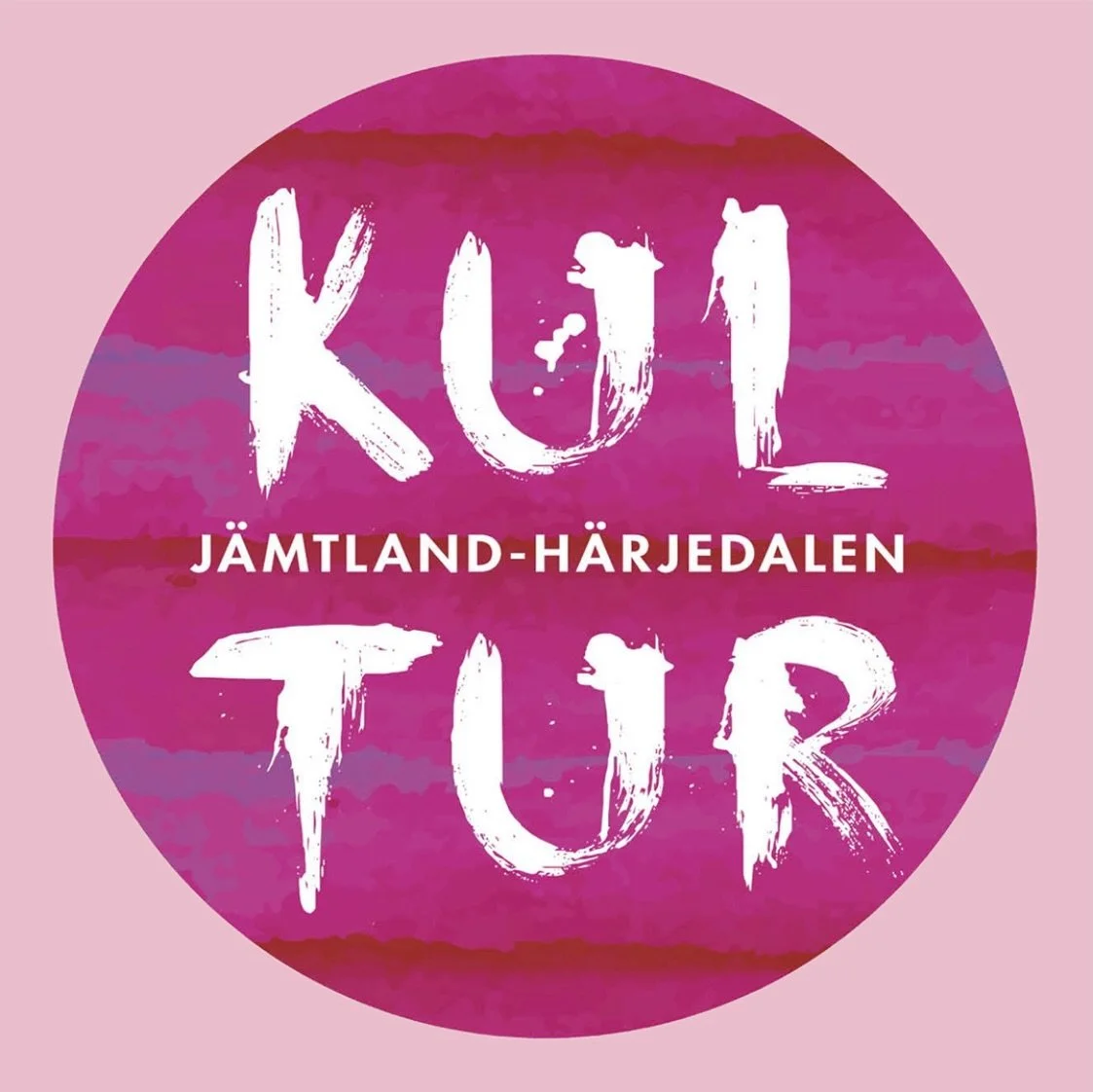 Jag &auml;r s&aring; glad att f&aring; vara en del av KulTur J&auml;mtland H&auml;rjedalen &auml;ven i &aring;r 🤍

Varmt v&auml;lkommen till g&aring;rdsbutiken med galleri i Vemdalen. En plats f&ouml;r dig som vill landa en stund och ta del av fj&au