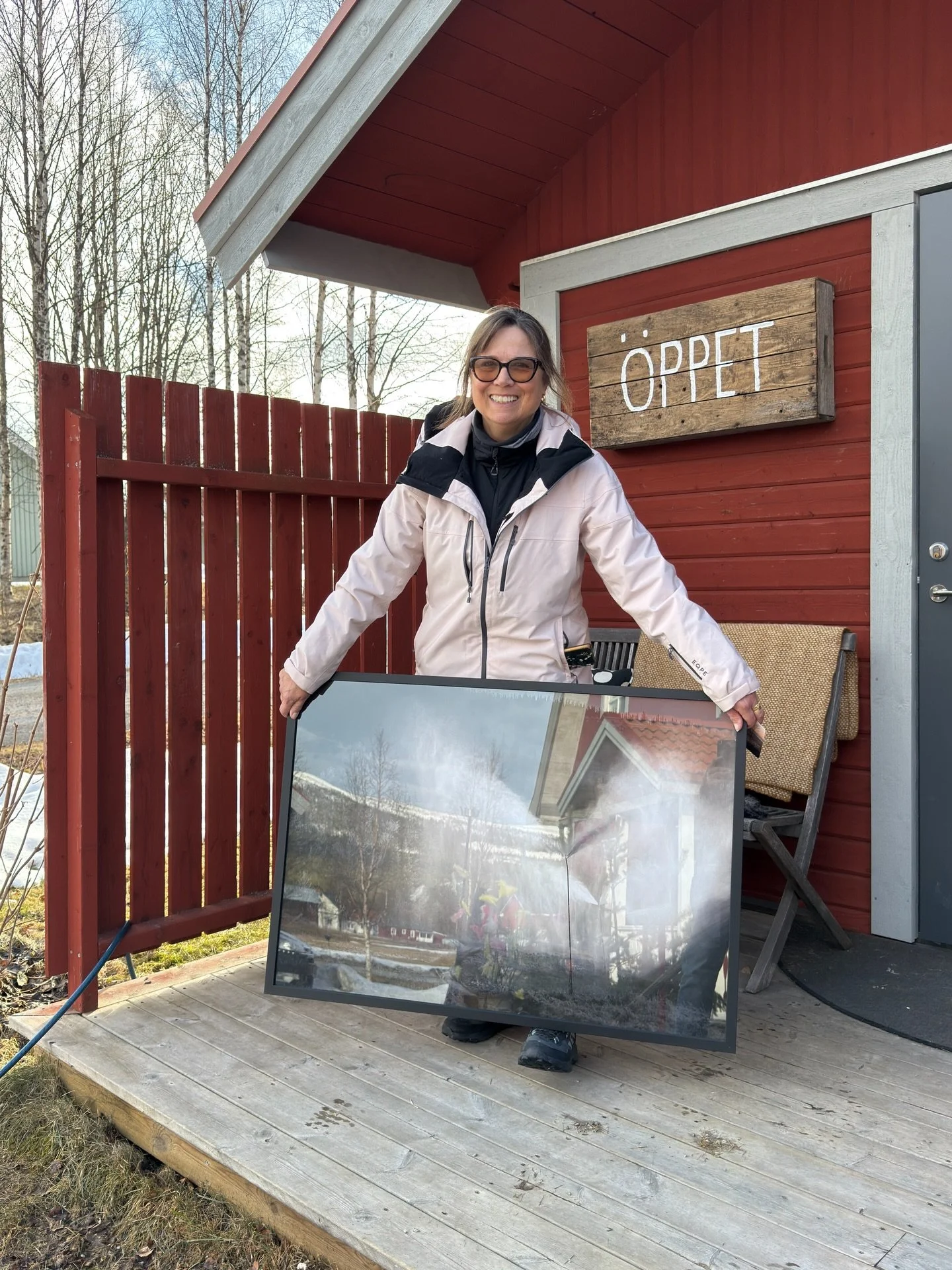 P&aring;skchansen, med 20% p&aring; allt i g&aring;rdsbutiken, forts&auml;tter under hela p&aring;sken. Tack till alla er som kikade in i idag. S&aring; fint att flera tavlor hittat till sina rum. 

⏰ Fre, s&ouml;n, m&aring;n &ouml;ppet 13-17.
🏠 Jut
