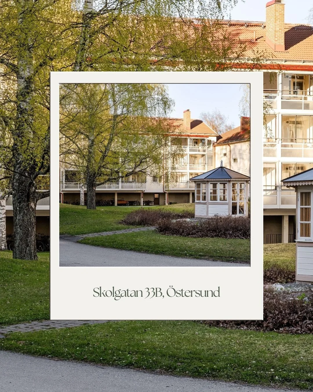 Det &auml;r n&aring;got speciellt med h&ouml;rnl&auml;genheter. Ljuset kommer in p&aring; ett annat s&auml;tt och det k&auml;nns ofta b&aring;de &ouml;ppnare och lugnare n&auml;r man g&aring;r runt med kameran. Nyligen fotade jag en h&ouml;rntv&aring
