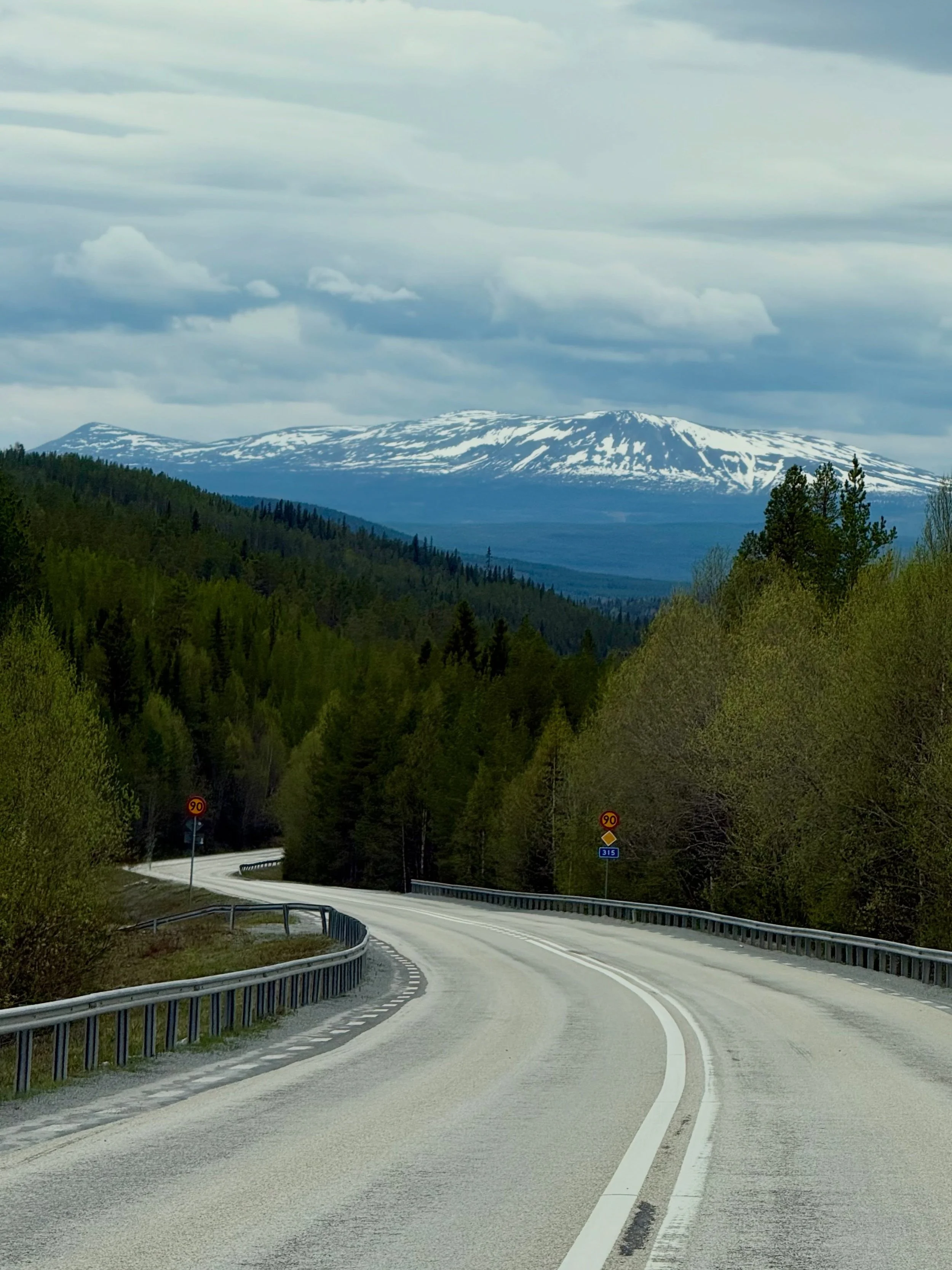 Har du n&aring;gon g&aring;ng klivit in i ett hem och direkt k&auml;nt att det b&auml;r p&aring; en ber&auml;ttelse? Det &auml;r precis det som g&ouml;r mitt arbete som bostadsfotograf s&aring; speciellt. Varje uppdrag handlar om s&aring; mycket mer 