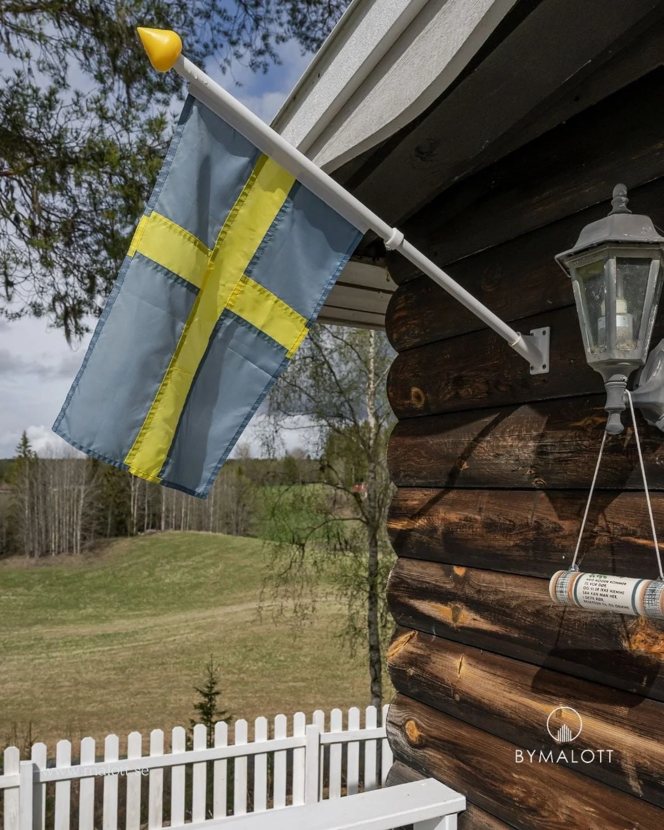 🇸🇪 Nationaldagen handlar om s&aring; mycket mer &auml;n flaggor och firande. Den handlar ocks&aring; om platsen vi kallar hemma.

Fr&aring;n fj&auml;llstugor med milsvid utsikt till familjehem d&auml;r minnen skapas varje dag. Varje bostad har sin 
