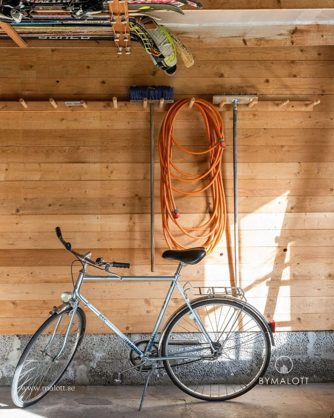 &rdquo;Nu har vi f&aring;tt dina fina bilder fr&aring;n Sofia. J&auml;ttefina bilder, vi &auml;r s&aring; n&ouml;jda. Tackar!&rdquo;

M&auml;klaren ringde och fr&aring;gade om jag &rdquo;akut&rdquo; kunde rycka in och fota en g&aring;rd i Orrviken. E