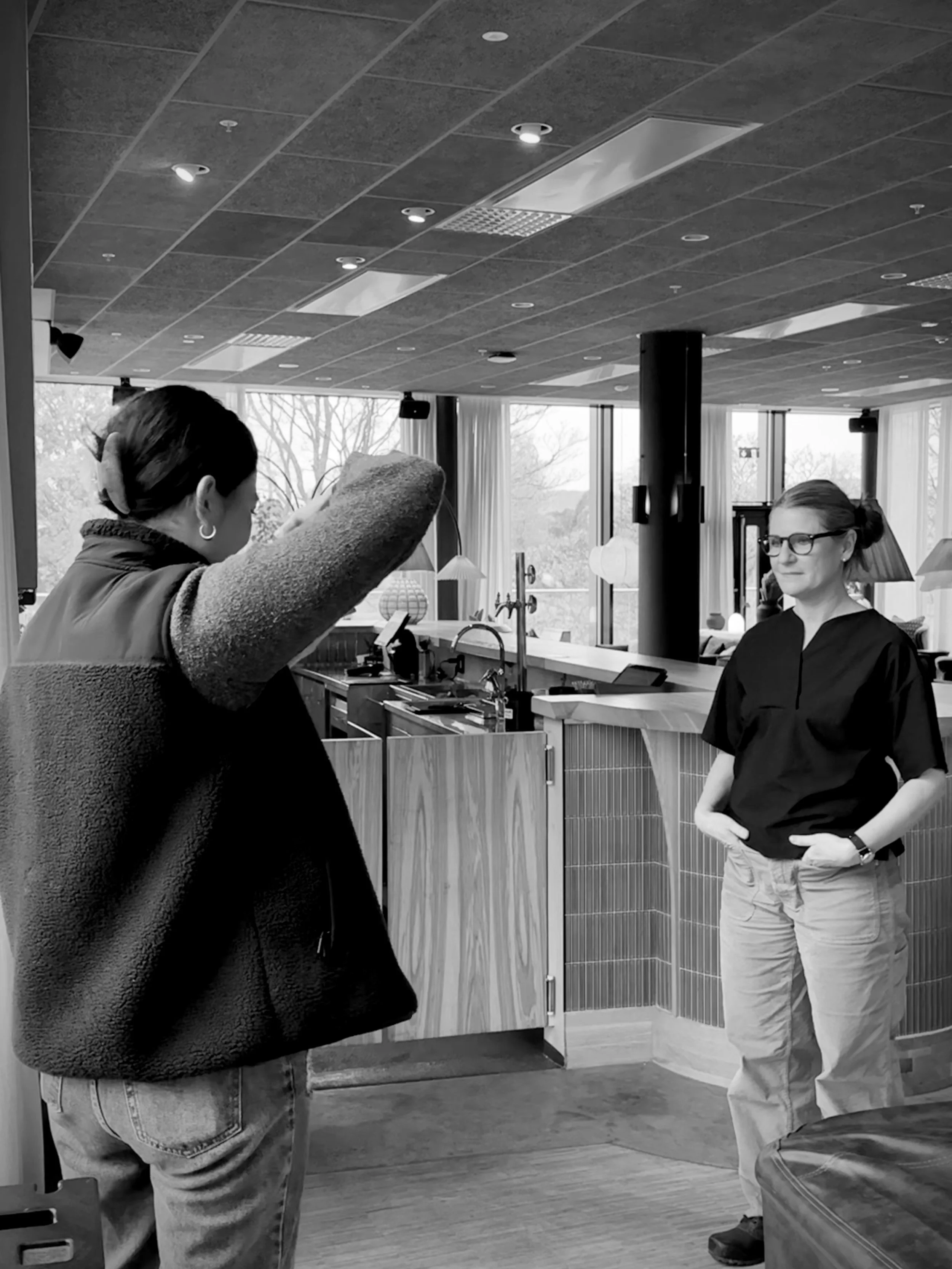 S&aring; hamnade fotografen sj&auml;lv framf&ouml;r kameran. Under Fotografdagarna tillsammans med HF Agency (region norr) erbj&ouml;d Filippa oss bostadsfotografer portr&auml;ttbilder kopplat till projektet med personliga presentationer. Snart kan d
