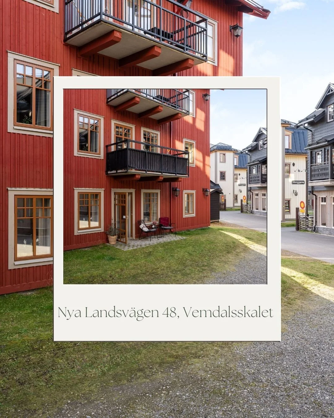 Det h&auml;r huset p&aring; Vemdalsskalet har jag passerat s&aring; m&aring;nga g&aring;nger, men aldrig varit inne i. Lite roligt &auml;nd&aring;, att f&aring; komma in och se det genom kameran.

I veckan fotade jag &aring;t Privatm&auml;klaren och 
