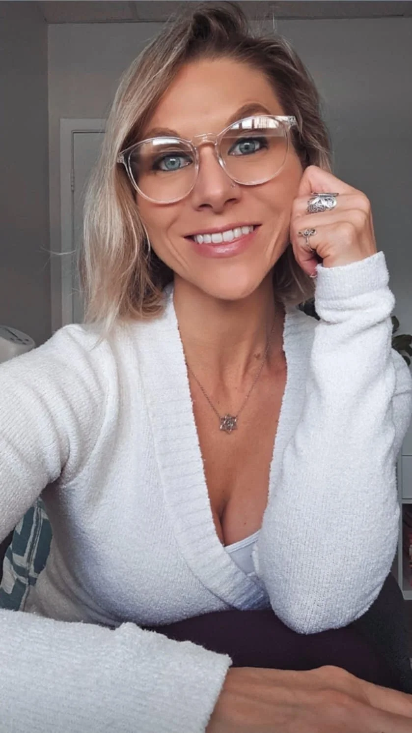 Brittany Loignon smiling psychotherapist therapist helpful friendly virtual in-person connection
