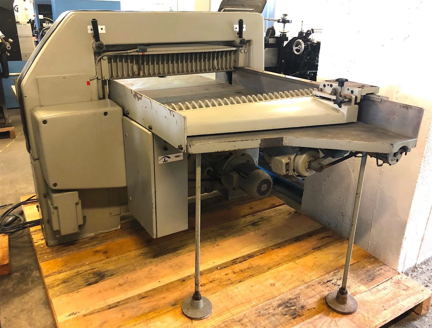 schneider92_03.jpg