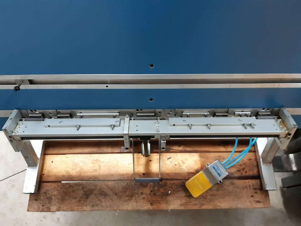 IPPMCO-Grapho-Metronic-Plate-Punch-04.jpg