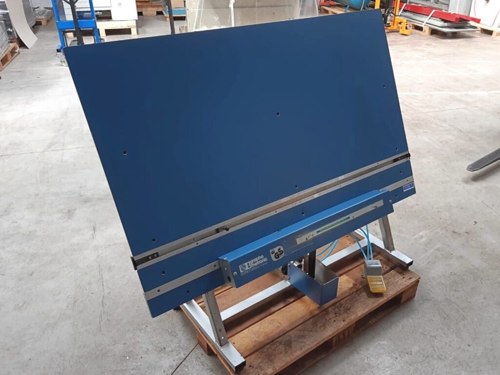 IPPMCO-Grapho-Metronic-Plate-Punch-02.jpg