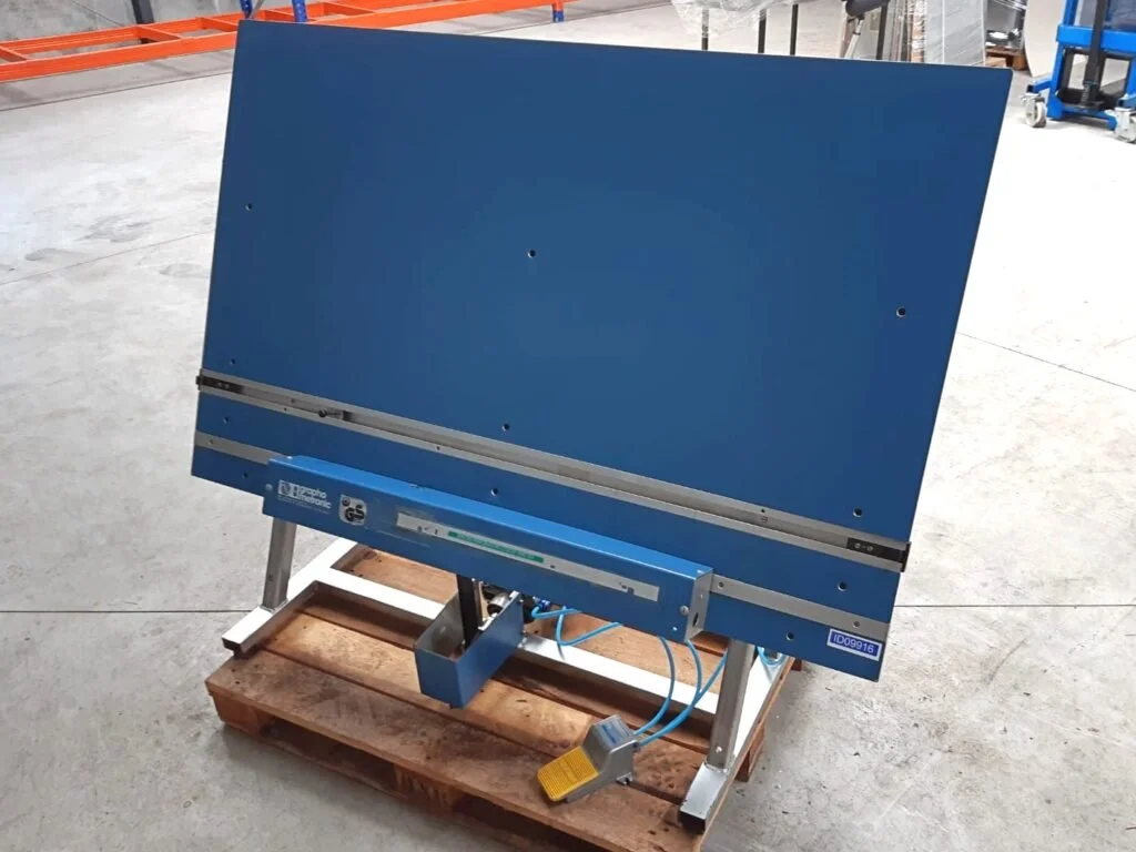 IPPMCO-Grapho-Metronic-Plate-Punch-01.jpg
