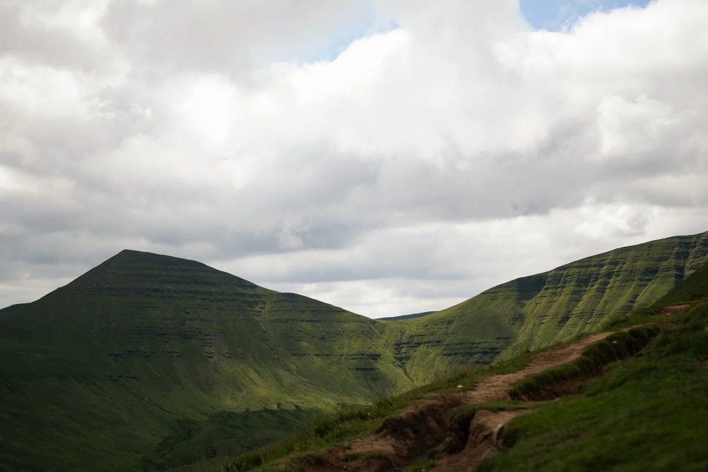 Pictures from Llangorse lake and Pen y Fan (2 of 2)

#wales #walkwales #bannaubrycheiniog #breconbeacons #breconbeaconsnationalpark #nature #penyfan #llangorse #lake #walking #hiking #landscapephotography #landscape #photography #dslrphotography #gre