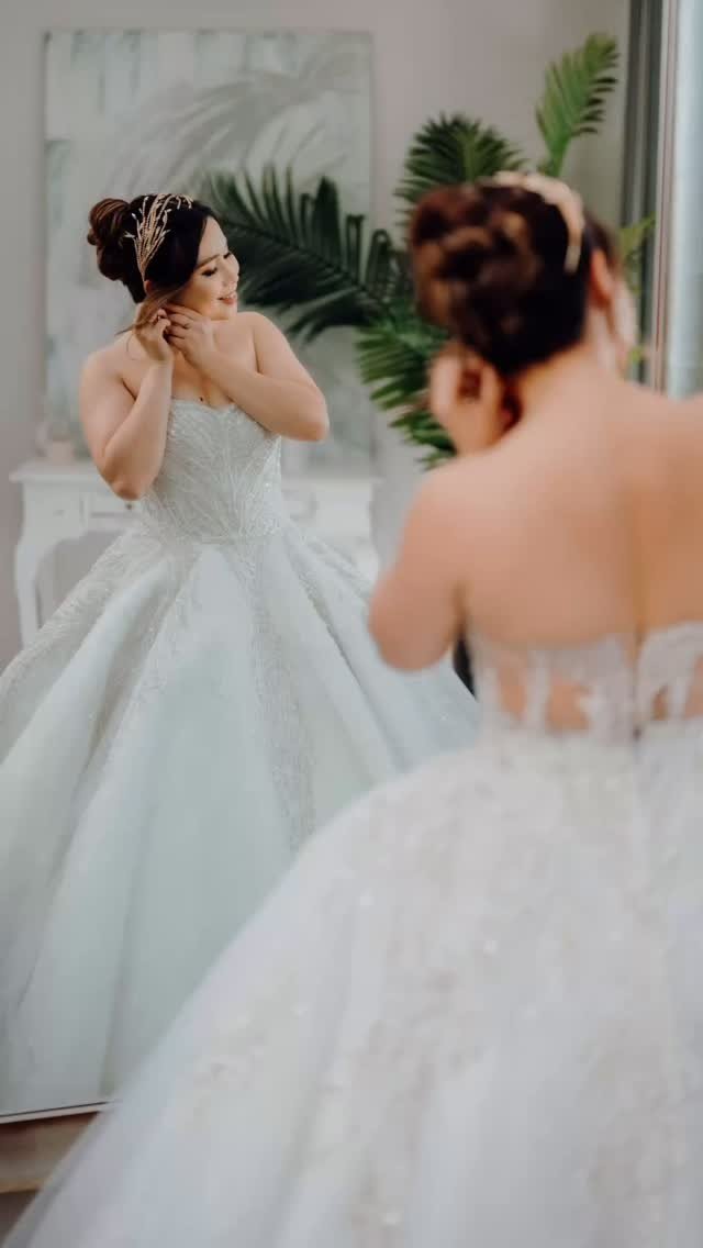 Sparkle? All the glitz and the glam for this bride. 🪩✨