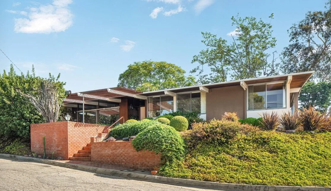 Classic California mid-century living with canyon and ocean views, in Brentwood ✨

Designed by Harry Saunders, who was associated with A. Quincy Jones&rsquo; firm, this one of a kind property sits on nearly half an acre and includes two separate gara