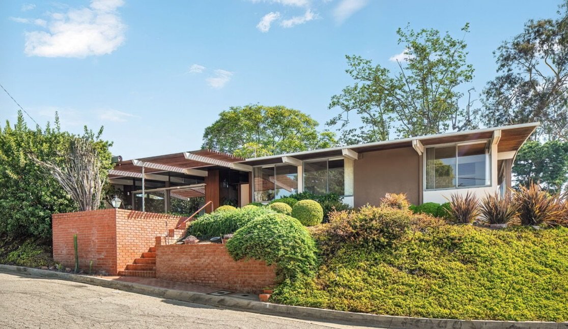 Classic California mid-century living with canyon and ocean views, in Brentwood ✨

Designed by Harry Saunders, who was associated with A. Quincy Jones&rsquo; firm, this one of a kind property sits on nearly half an acre and includes two separate gara