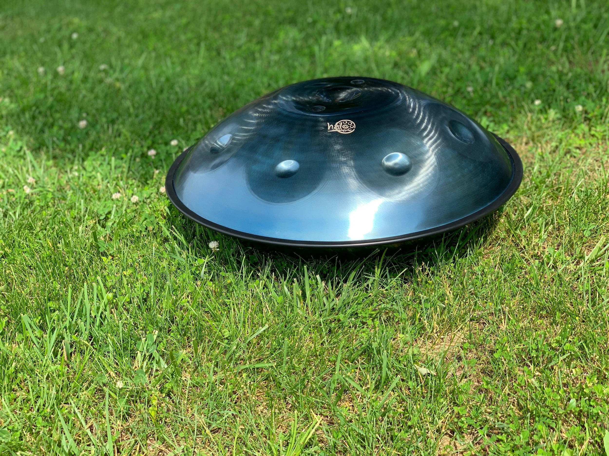 Come è fatto un handpan: viaggio dentro lo strumento