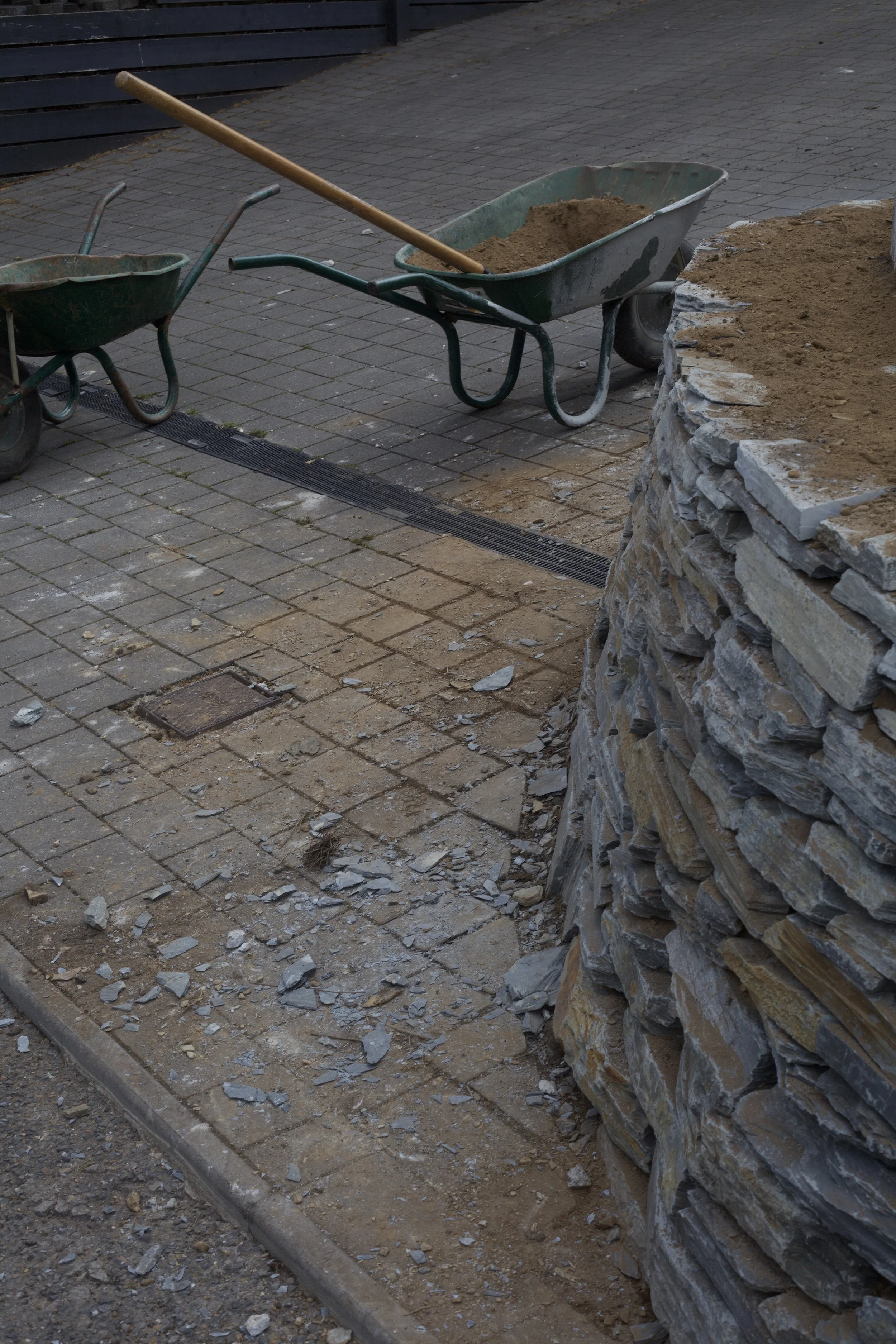 Drystone retaining wall in Cornish Slate