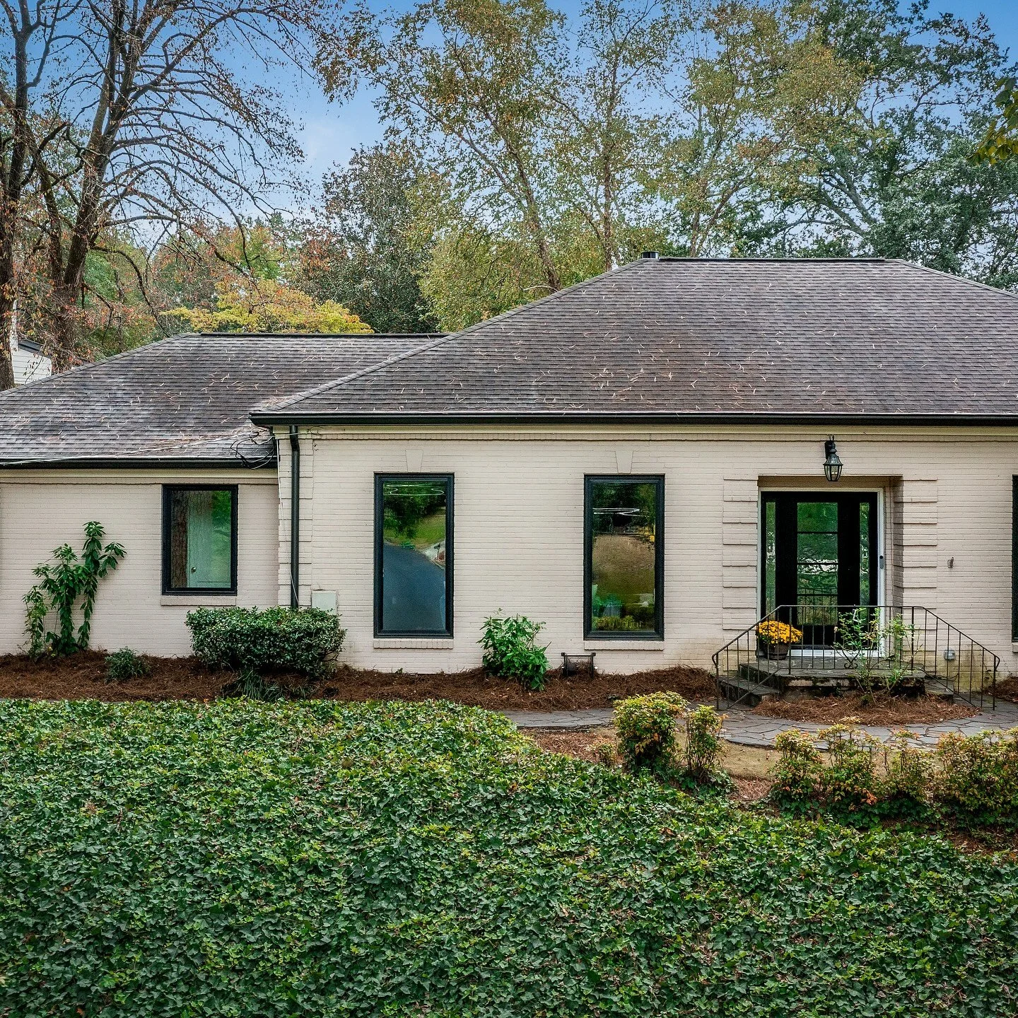 Every home has its own journey🏡

Some sales are seamless, others stretch you - but each one is a reminder of how much persistence, communication, and care go into this work.

Closed and grateful to have guided another Atlanta home to the finish line