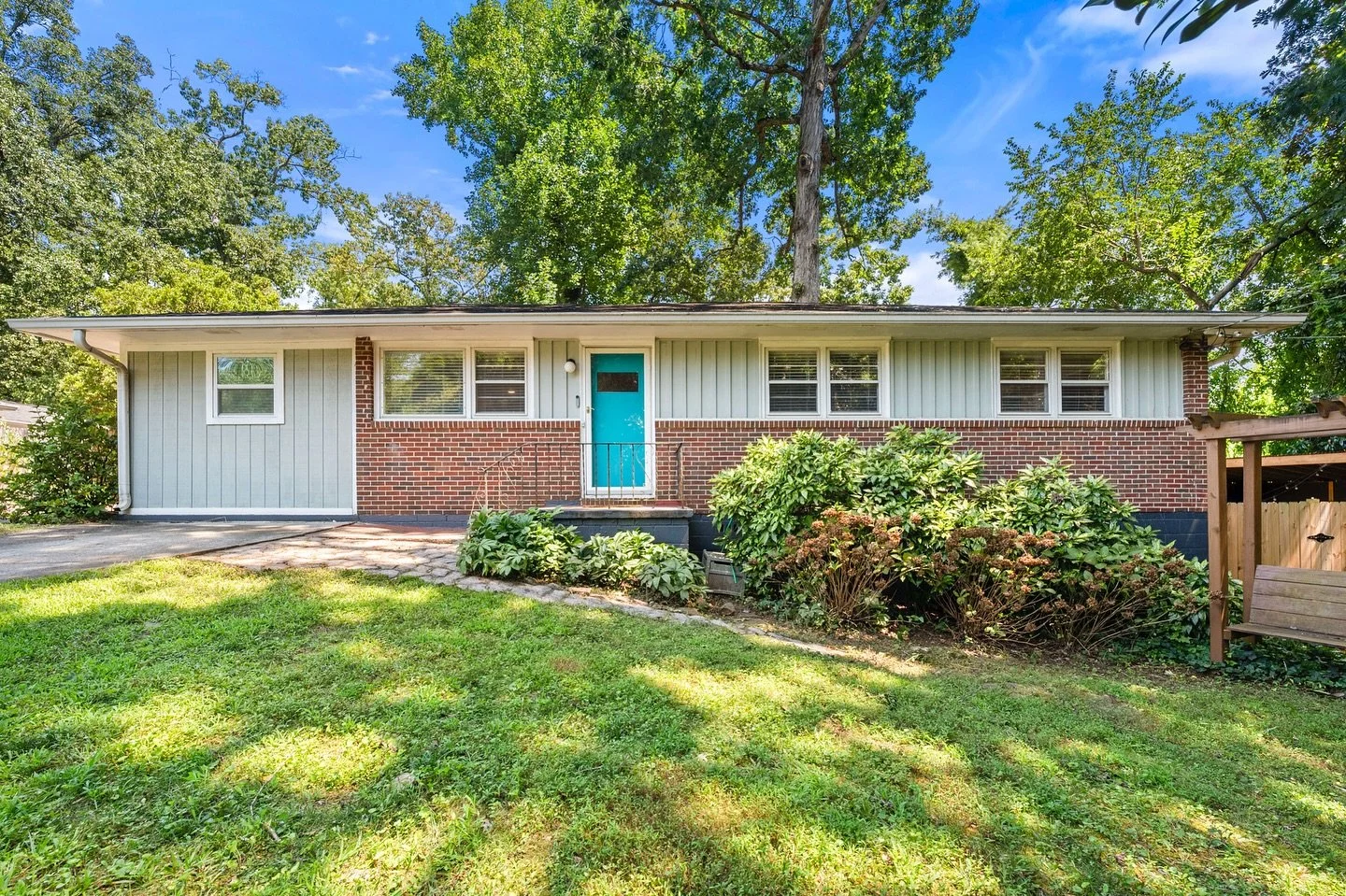 🏡 Tucked away on a quiet street in Medlock Park, this ranch is the perfect mix of comfort + fun!

✨ Bright open kitchen that flows into the living + dining
🛏️ Bonus room with full bath - ideal for guests or an office
🔥 Two backyard hangout zones: 