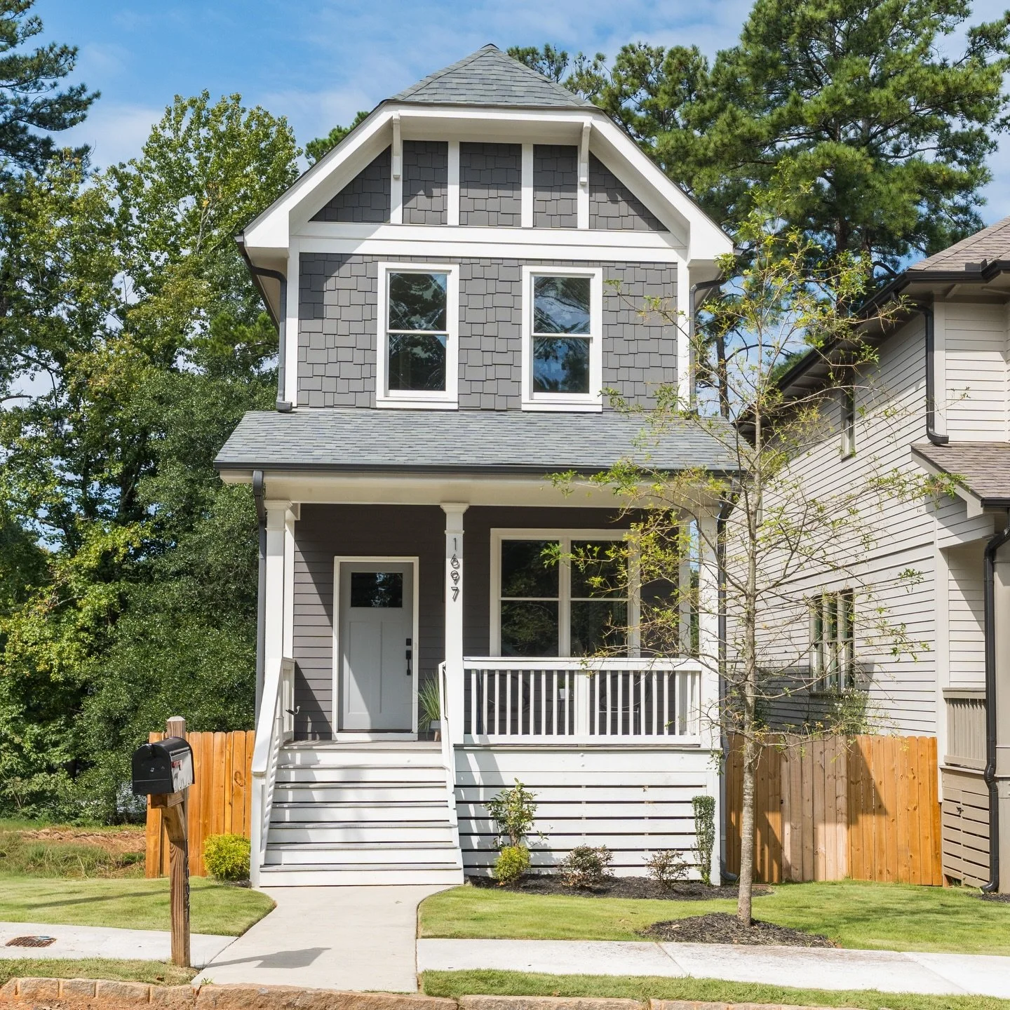 Last closing of the year 🎉🏡

Proof that a good plan + the right team still work 🤝  So grateful our sellers trusted Meredith and me 🤍

〰️ Sold by @tarapesta.atl | @meredithparks.atl 
〰️ @kellerknapp | 404.370.0092

📸: @juniormedia_atl