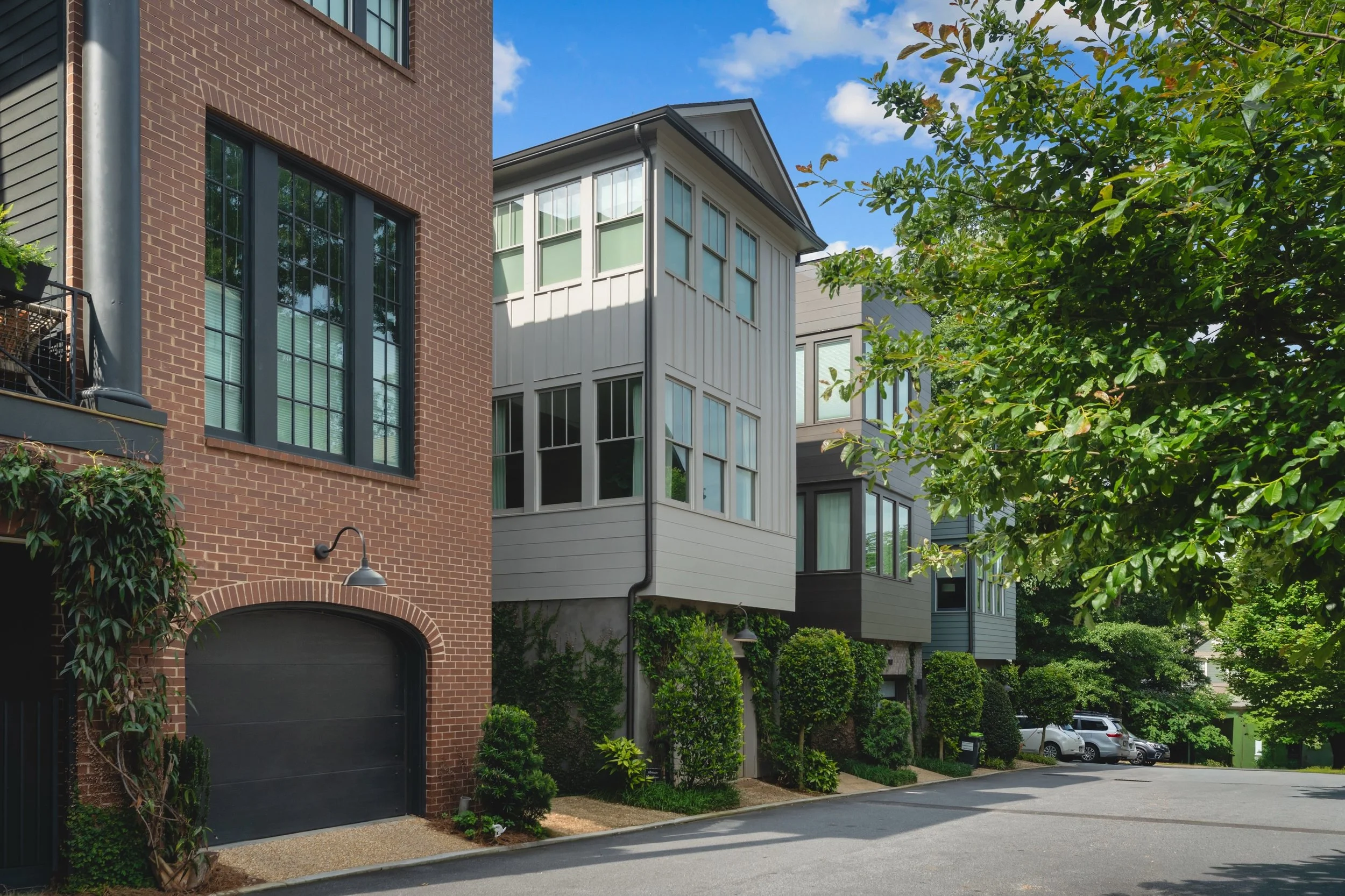 Just listed in Lake Claire ✨

White oak floors. Soaring ceilings. A marble kitchen. Flexible living spaces. And a location that&rsquo;s hard to beat.

1891 Vigo offers 4 bedrooms, 3.5 baths, and thoughtful design throughout&mdash;all tucked within th
