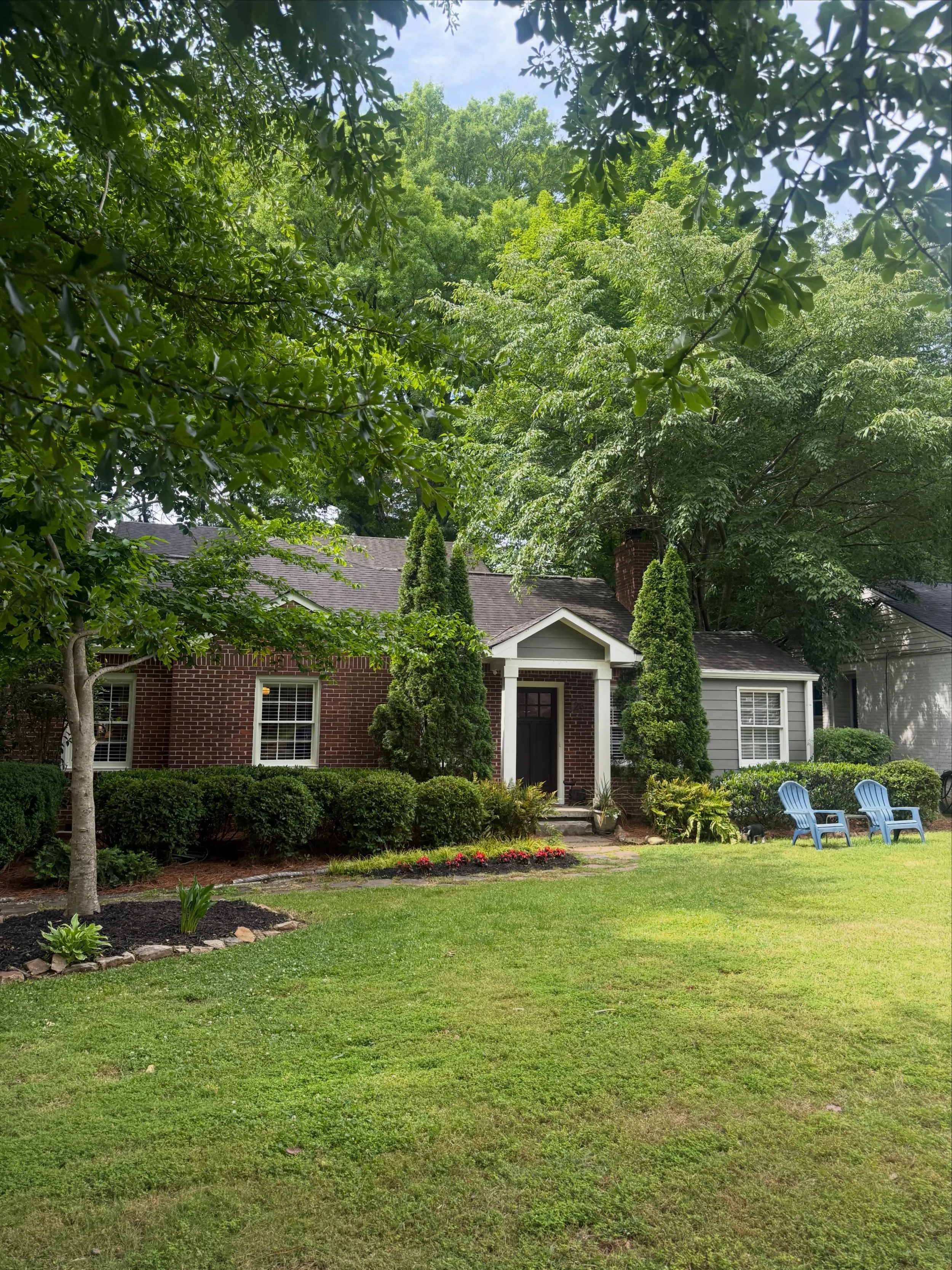 JUST SOLD ✨

We met these clients at an open house Marianne and I were hosting together, and it felt like a great fit from the start.

From there, we got to work&mdash;touring homes, exploring options, writing a few offers, and ultimately finding the
