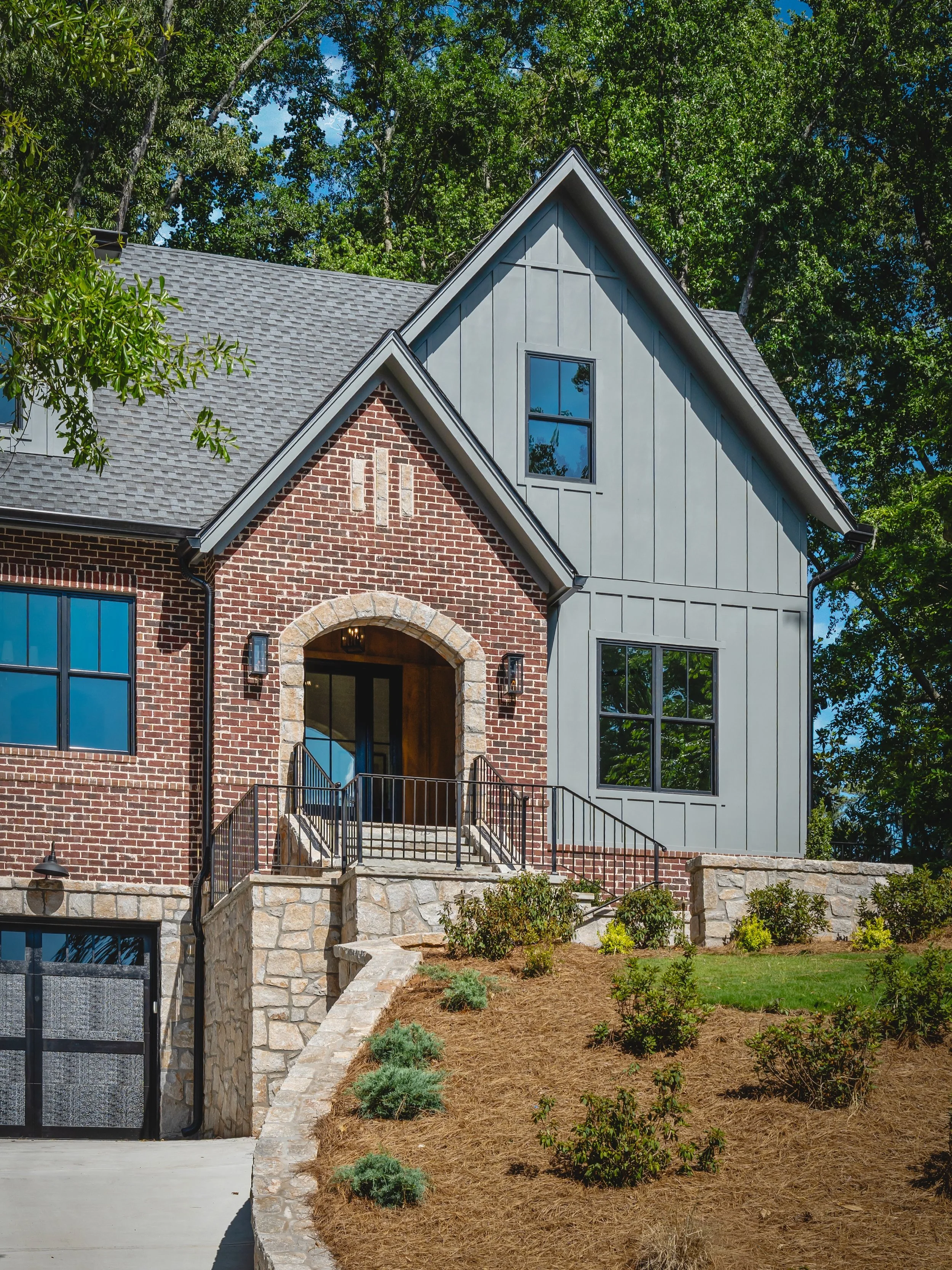 Glenwood Estates got some great new neighbors 🏡✨

This gorgeous home never even made it to the market. Thanks to agent relationships, great timing, and all the stars aligning, @bancherorealestate and I were able to help our clients secure this beaut