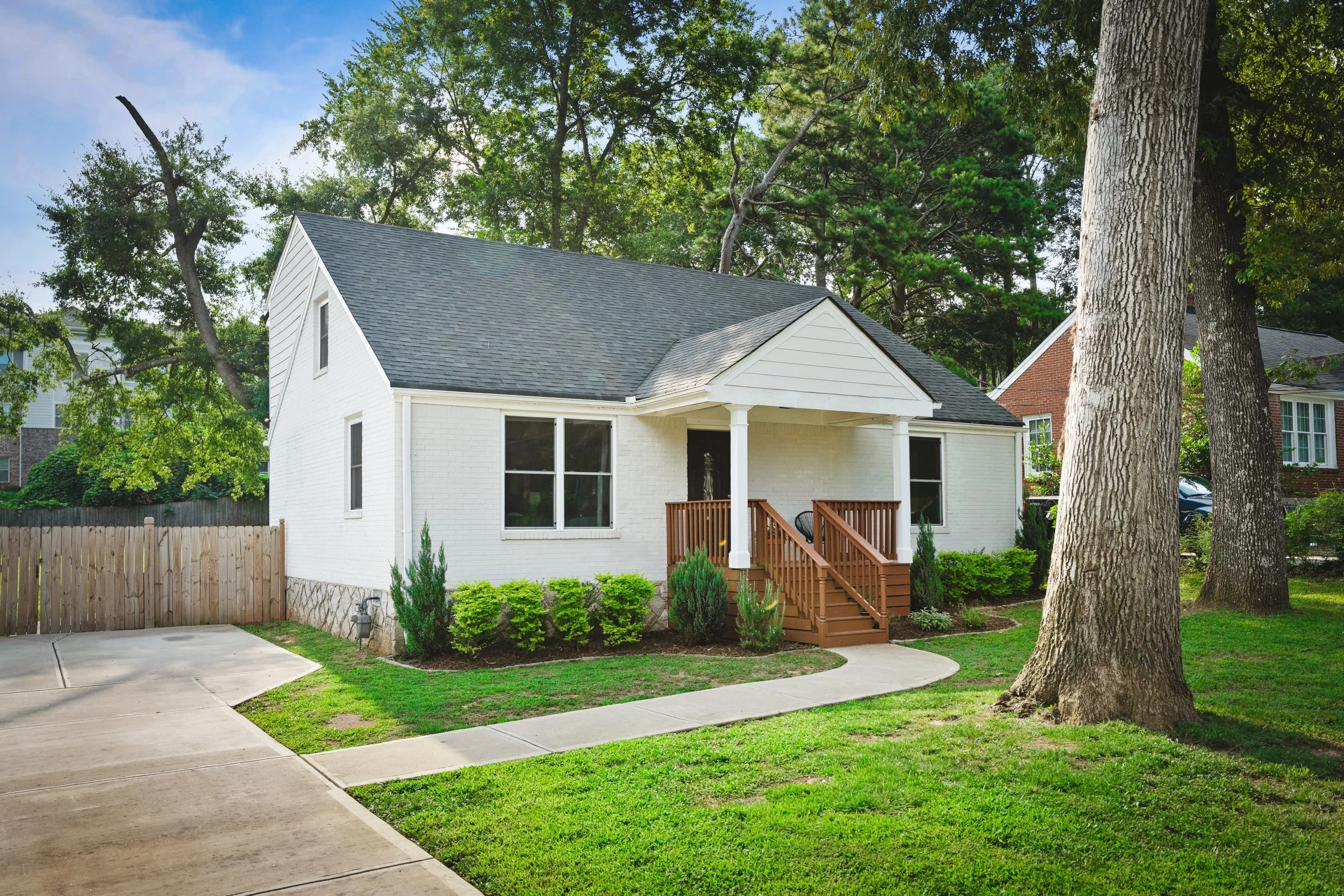 A closer look at this East Lake Terrace cutie 🤍

The brick bungalow charm, the private upstairs primary suite, that big backyard&hellip; there&rsquo;s a lot to love about this one.

Come see it for yourself this weekend!

📍 1940 Bonner St, Decatur
