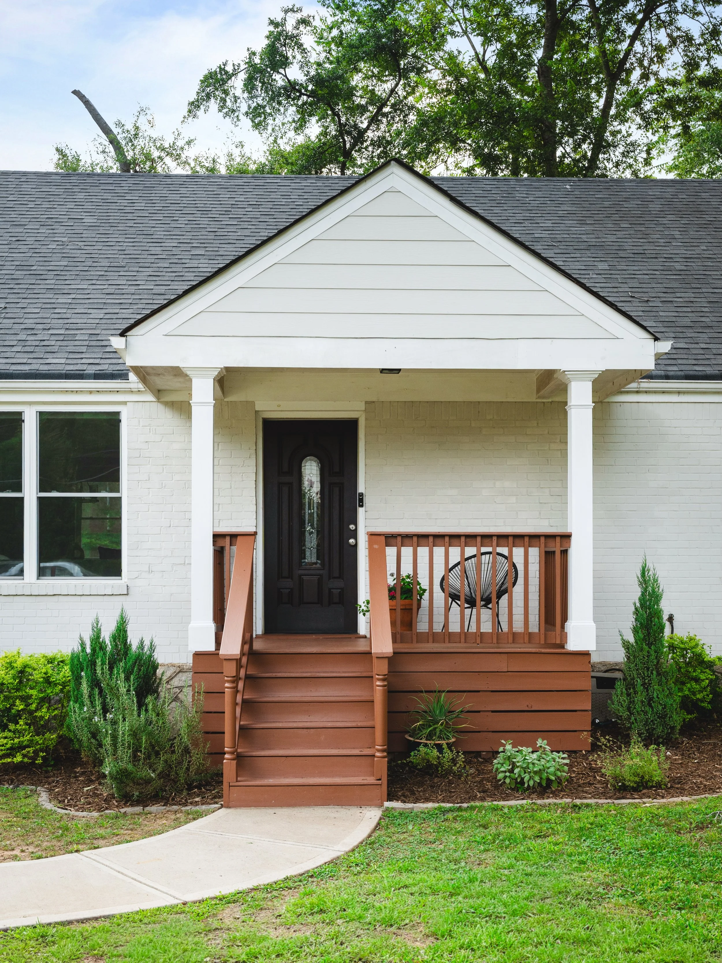🏡 NEW PRICE! A brick bungalow in East Lake Terrace for $375K! 👀

📍 1940 Bonner St SE | Atlanta, GA

Classic bungalow charm, thoughtful updates, and a backyard that&rsquo;s hard to find Intown!

This 3-bedroom, 2-bath home is move-in ready with an 