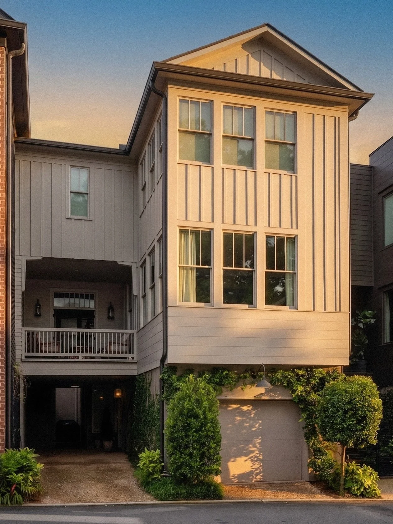 Lake Claire just got a little more interesting. 👀

NEW PRICE: $799K | $50K PRICE IMPROVEMENT!

A dreamy marble kitchen, soaring ceilings, a fireplace for cozy nights, a covered balcony for morning coffee, and a fourth bedroom that can be whatever yo