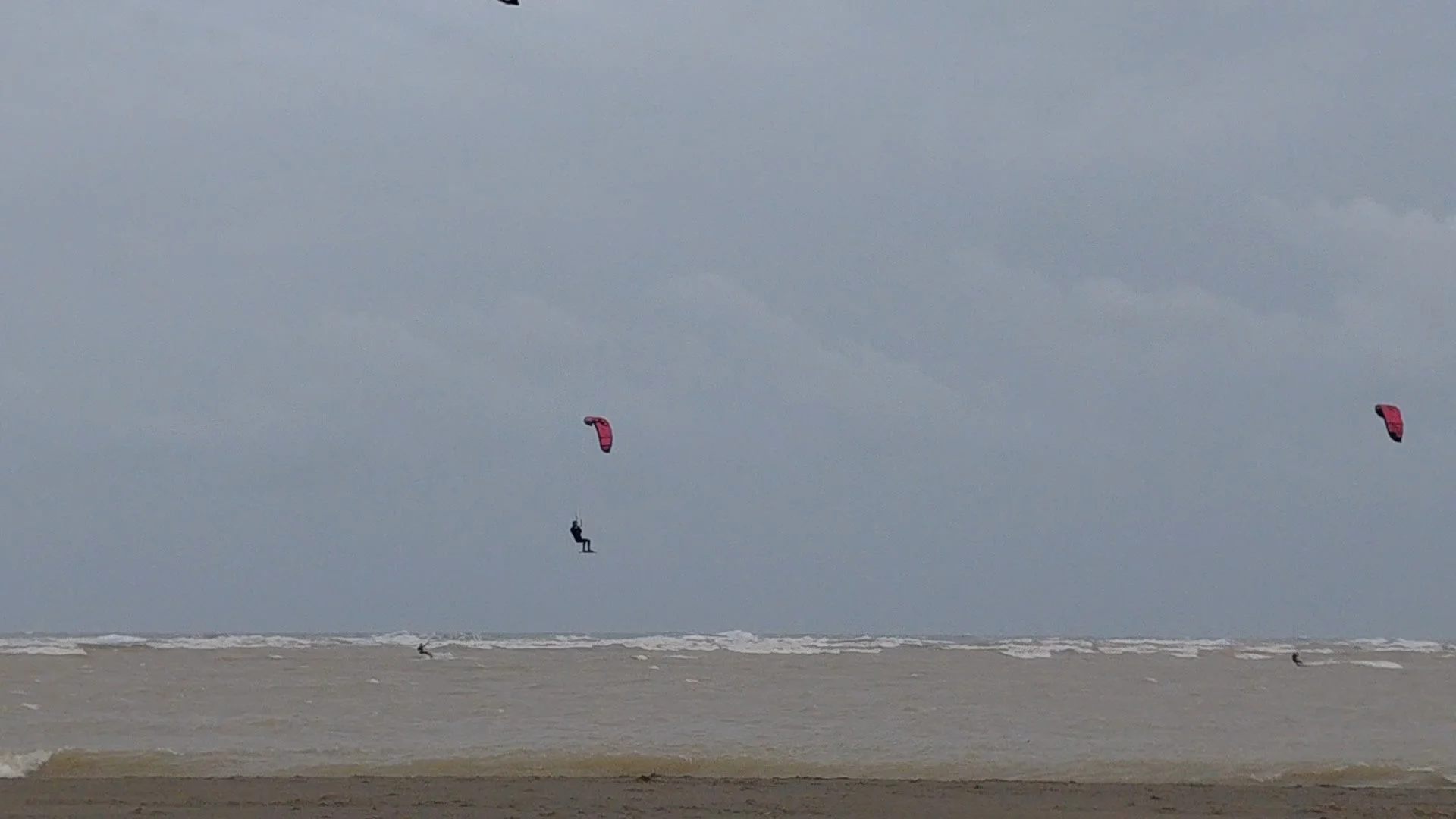 Kite surfer Ada Bojana - comjun-rentals