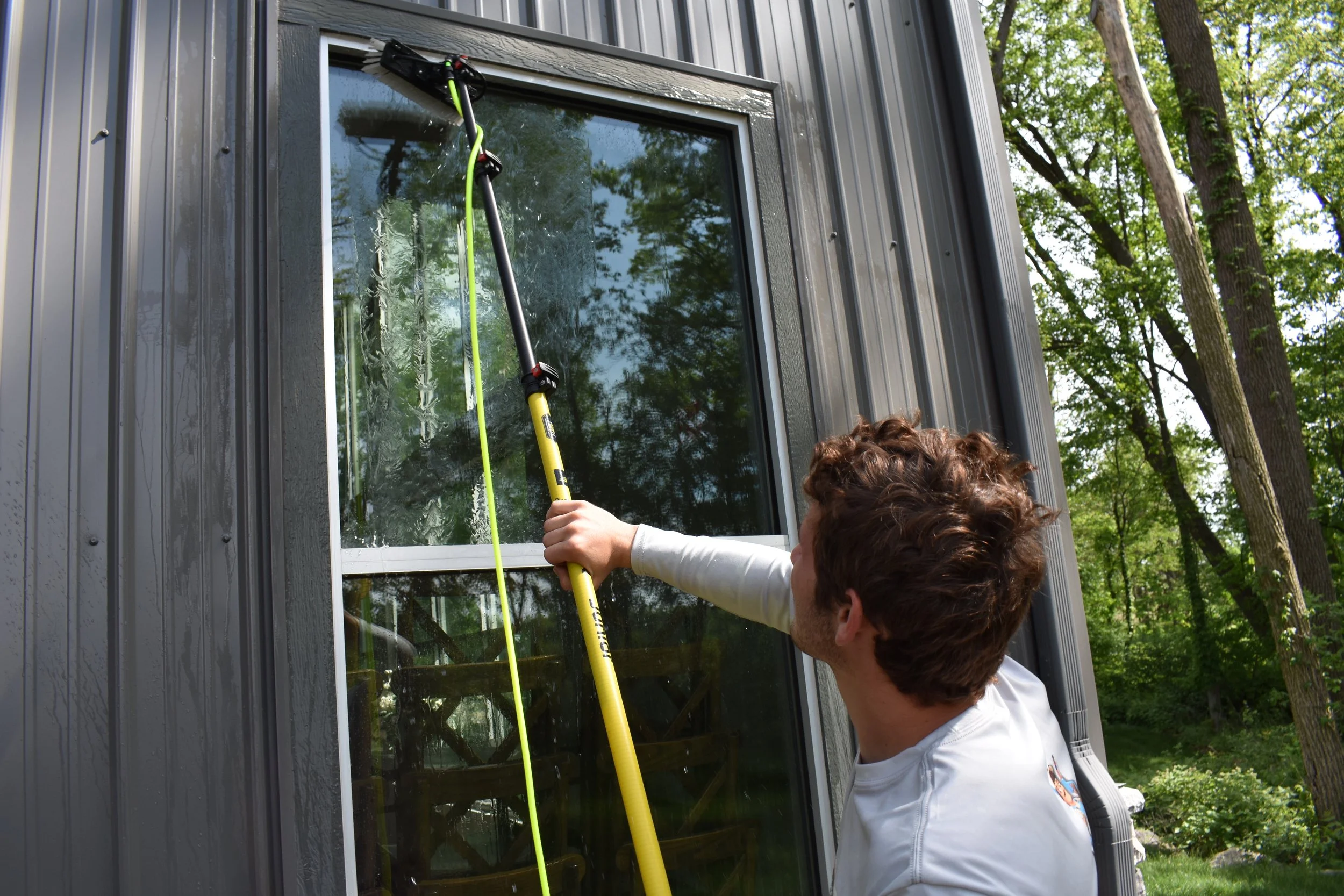 Prime & Shine window cleaners cleaning home windows