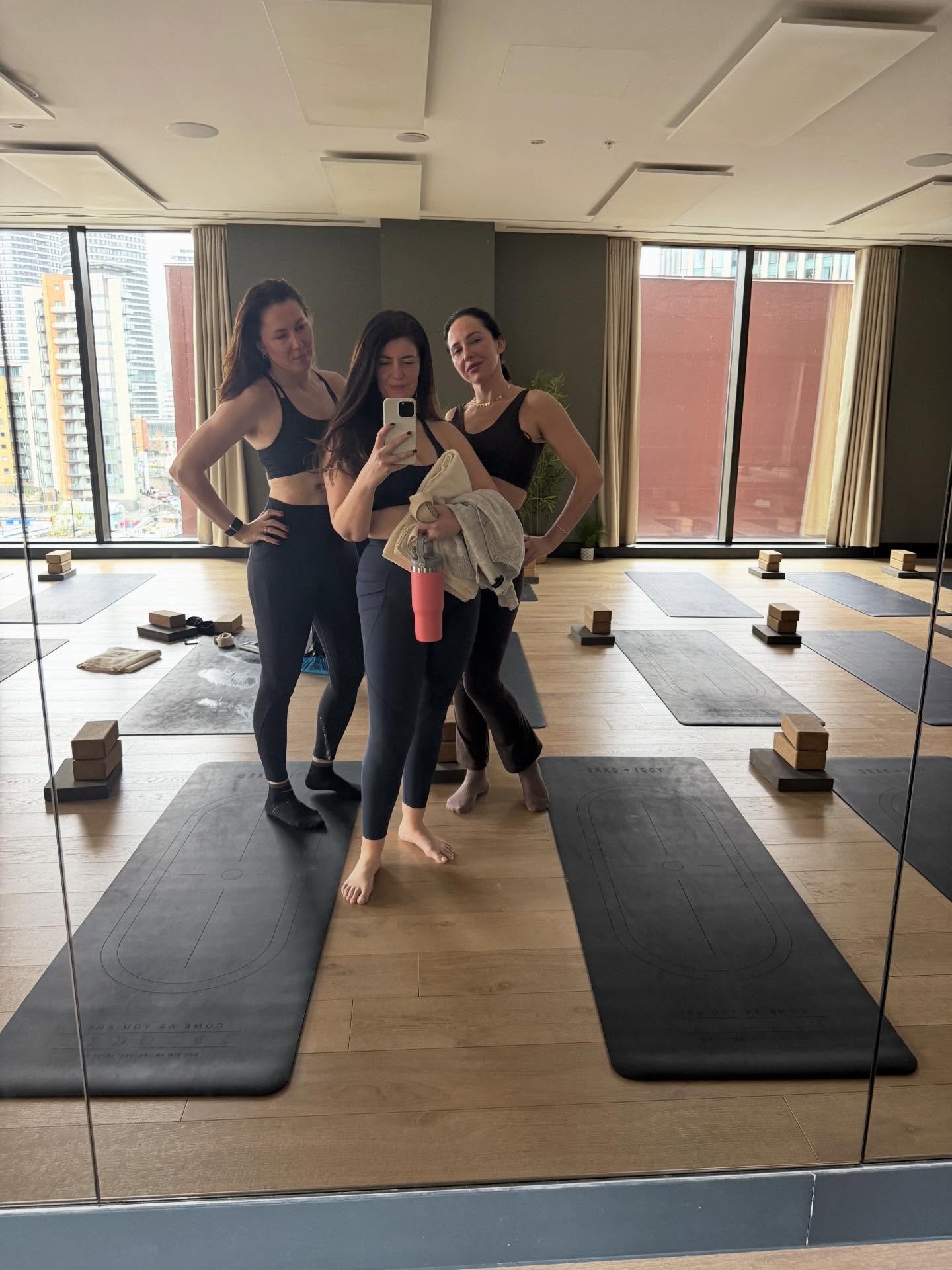 March moments 🤍

Girls, work, sunshine.
Simple things, full days 🫶🏼