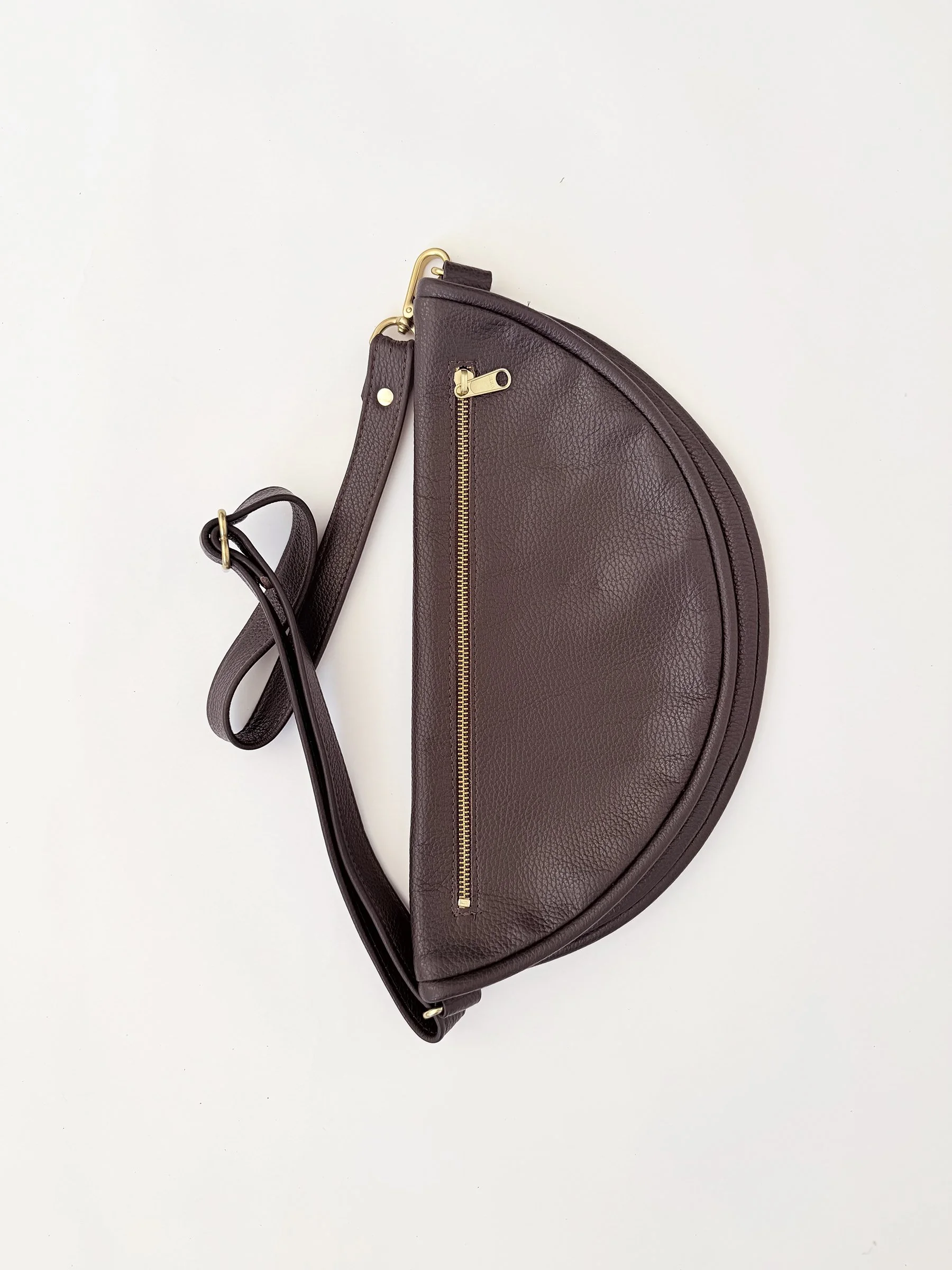 SONHOUSE_LargeSling_leather_tobacco_01_web.jpg