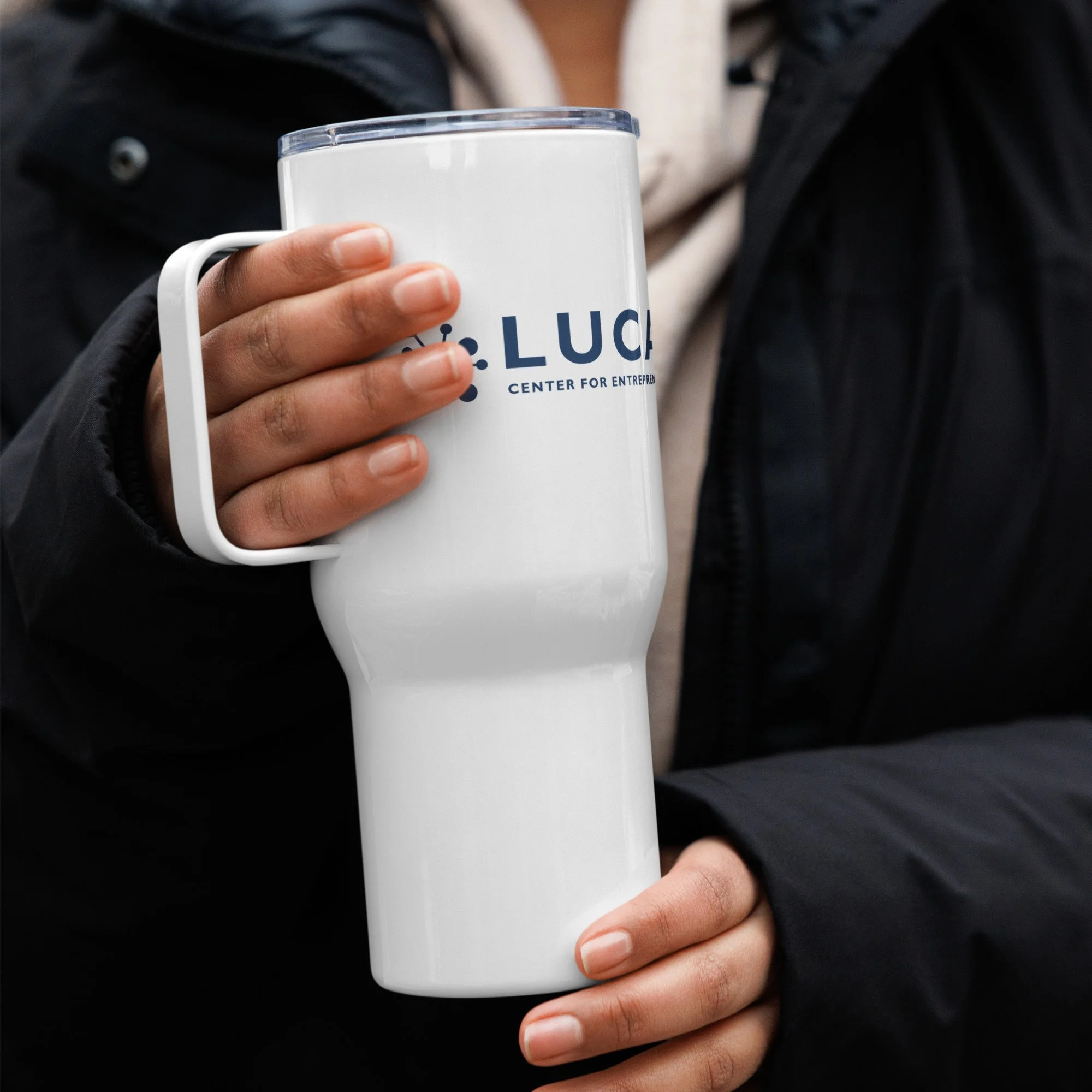 Traction travel mug with handle