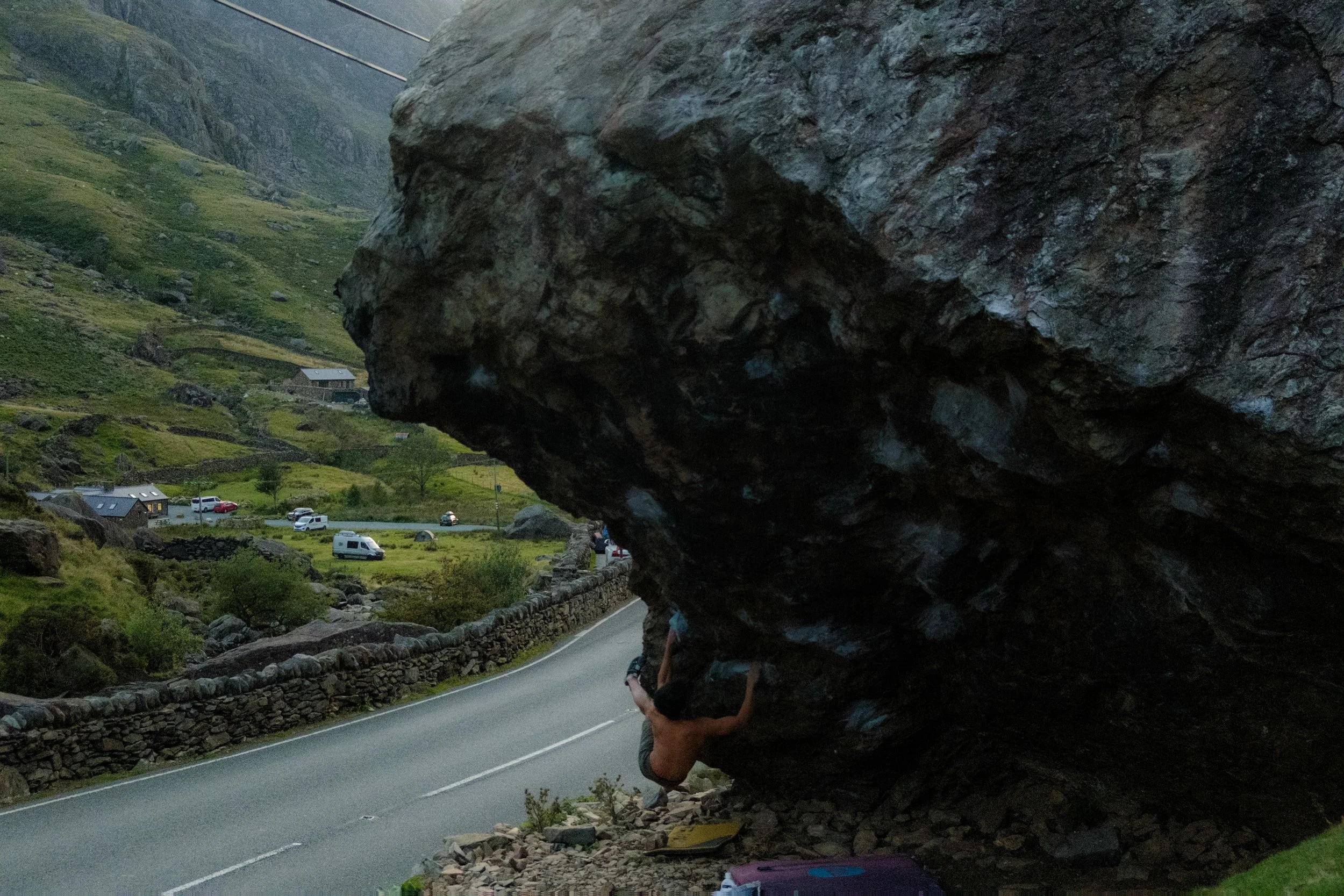 Jerry's roof, classic british boulder in Llanberis Pass, North Wales. Aug 2025