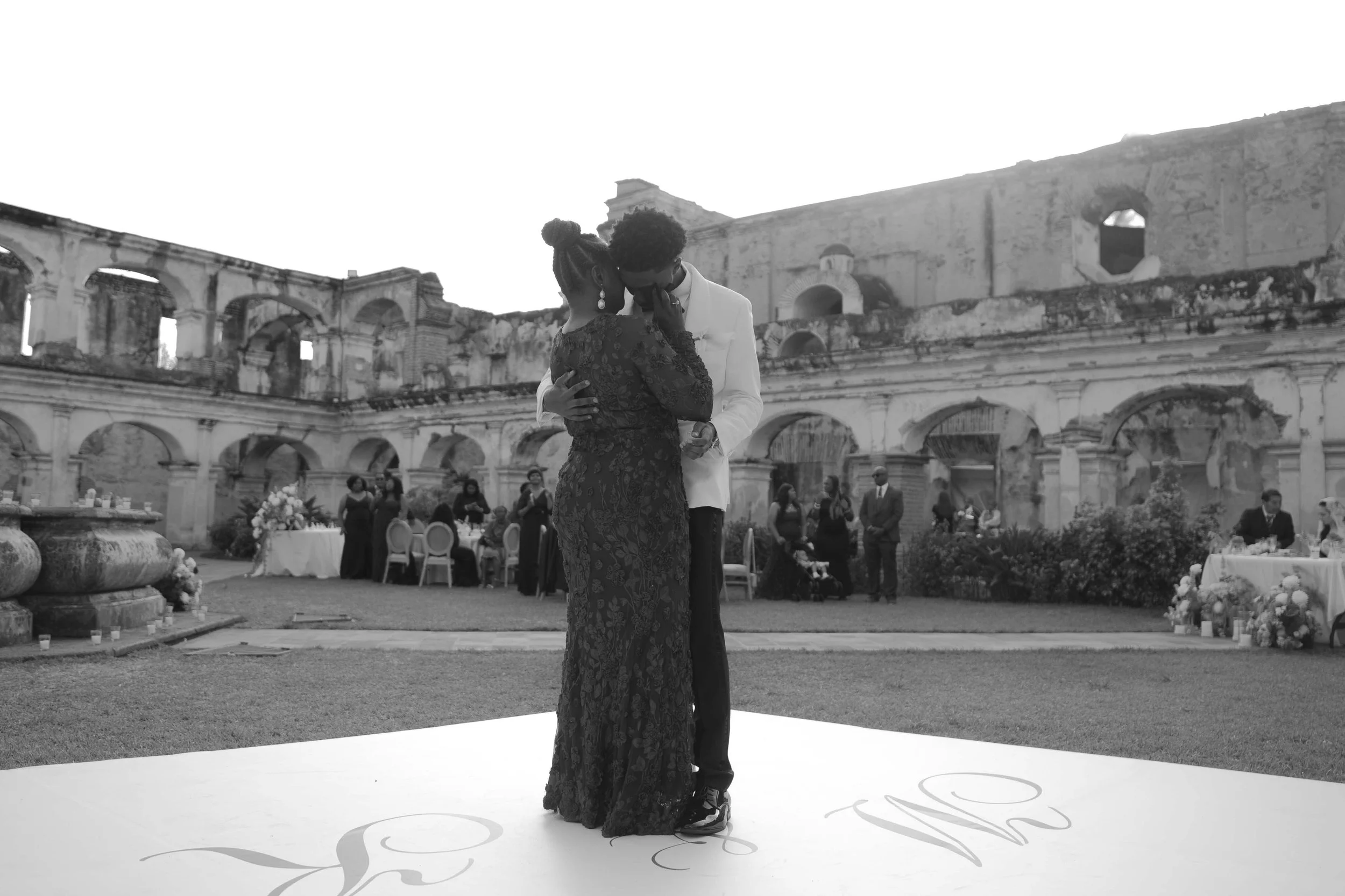 destination-wedding-photography luxury-antigua-guatemala-life-weddings30.jpg