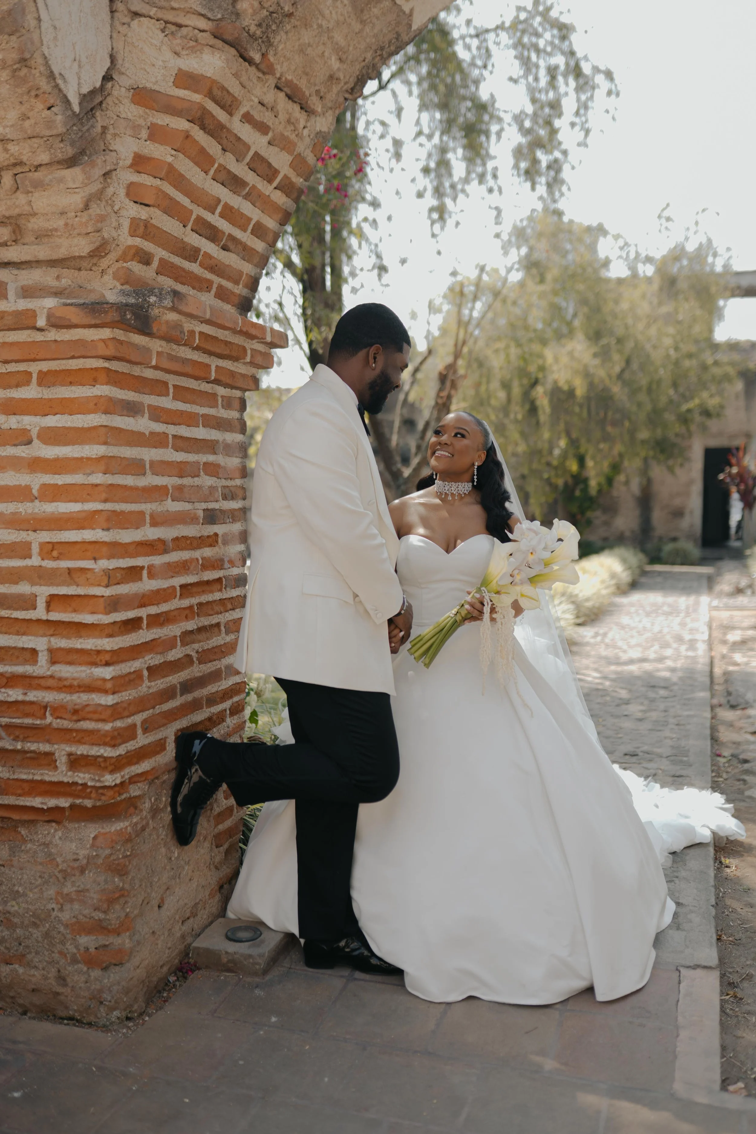 destination-wedding-ruins documentary-antigua-guatemala-life-weddings35.jpg