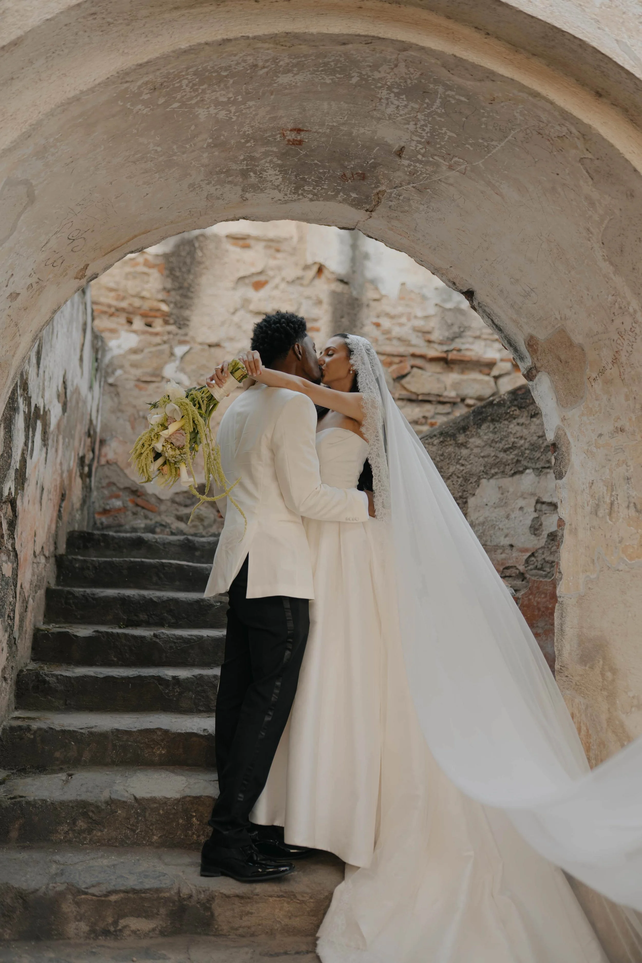 destination-wedding-photography luxury-antigua-guatemala-life-weddings38.jpg