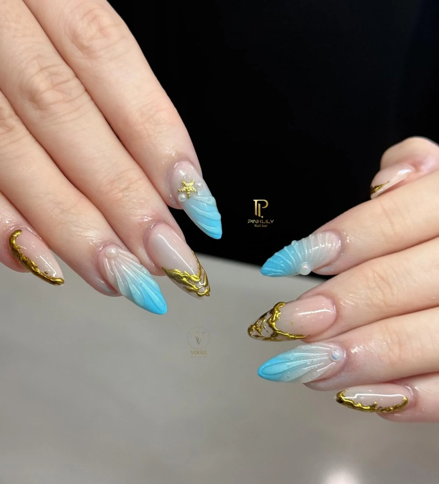 Bringing this ocean inspired nail set to life with 3D gel, gold chrome, ombre, star and pearl gems 🌊✨

What are your plans for spring break? Make plans here at PinkLily Nail Bar &amp; Vogue Nail Lounge! Walk-ins and appointments available ☺️💅🏻

Pi