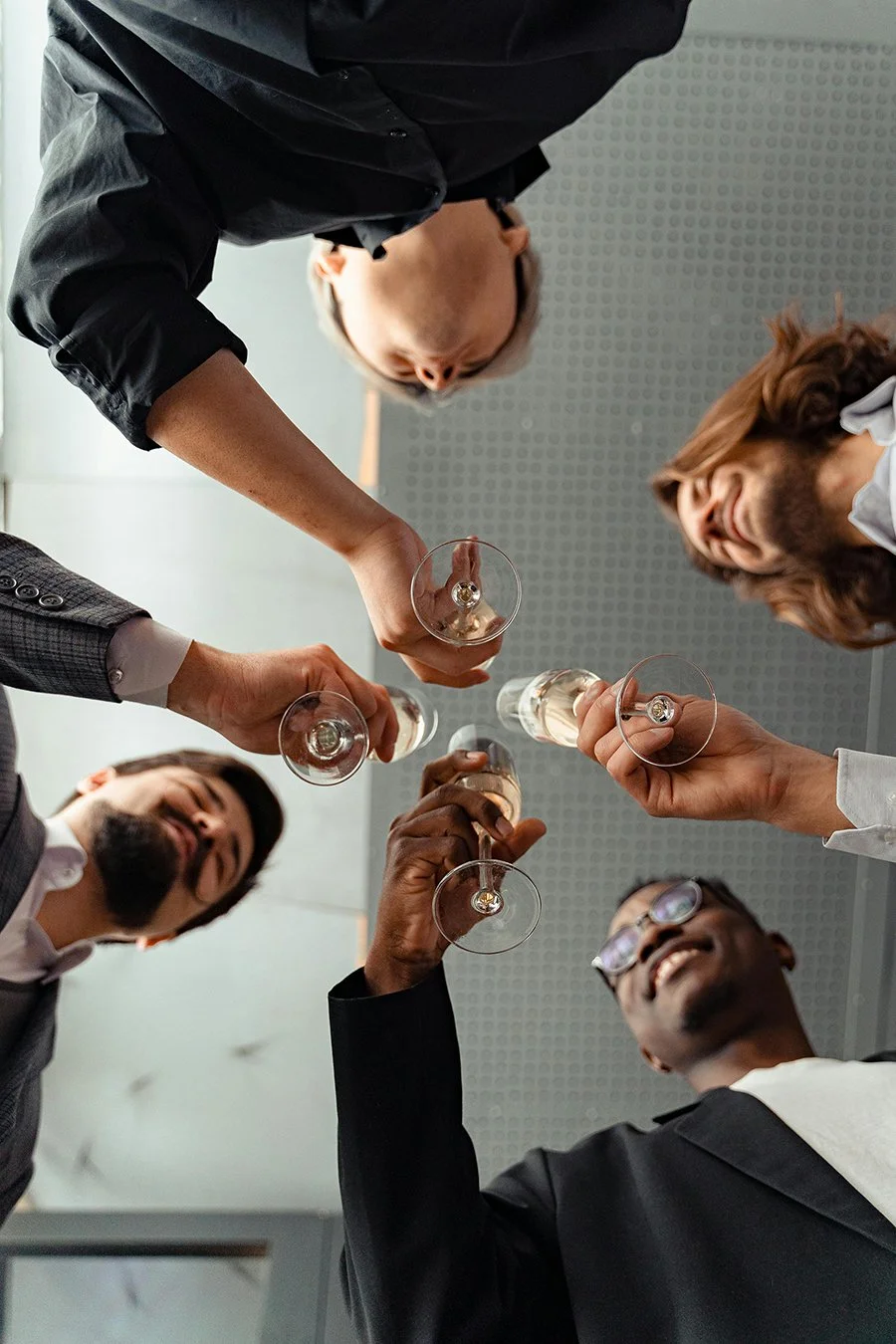 What Is Alcohol-Free Leadership? (And Why It May Be the Competitive Advantage Nobody’s Talking About)