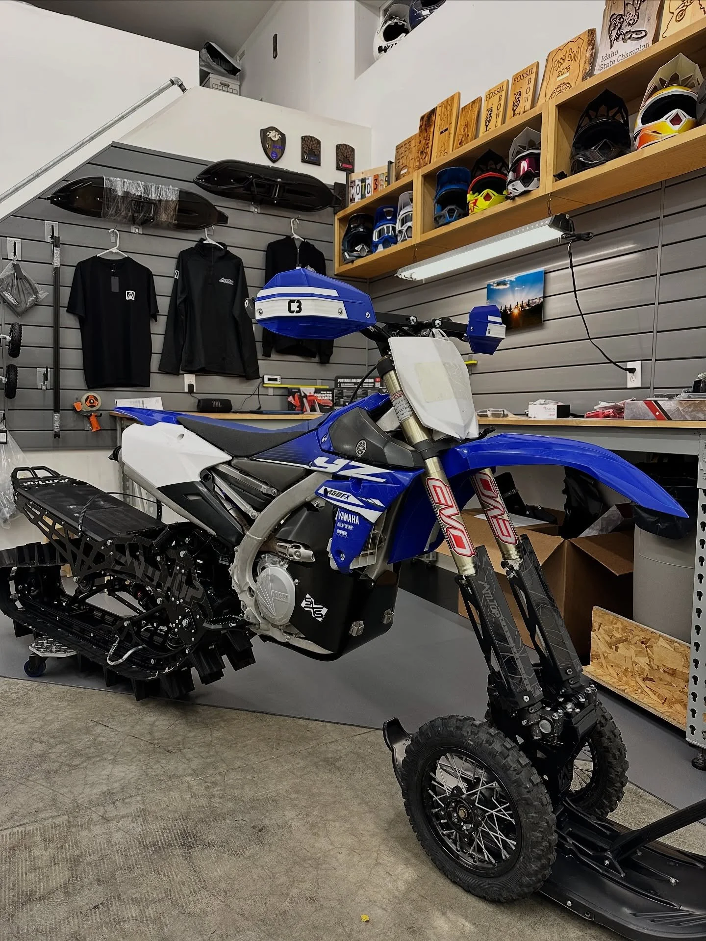 Possibly the highest hour 2025 kit out there? We&rsquo;re told it has around 100 rides on it! Anyone have that beat? 

The bike it was on expired last spring so we got this one all set up with all the goodies from @c3powersports and @sxslideplate. 

